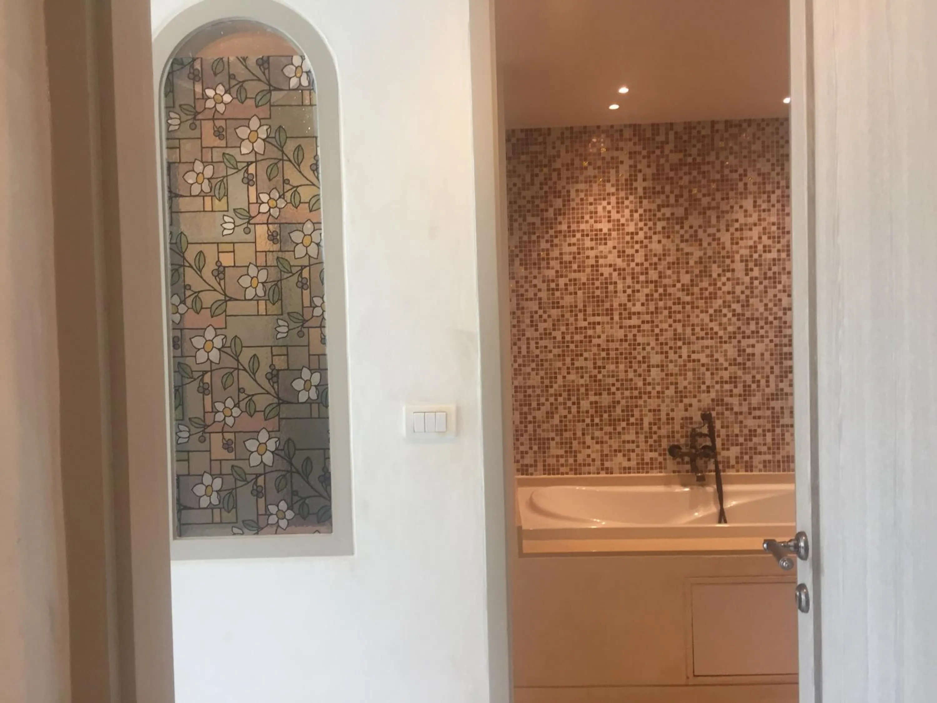 Photo of the whole room in The Chelona pool access by Away