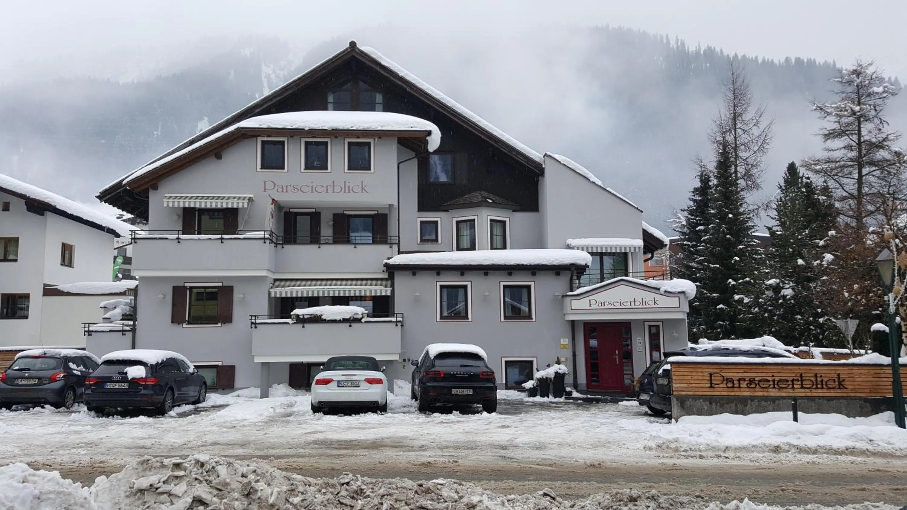 Facade/entrance in Parseierblick