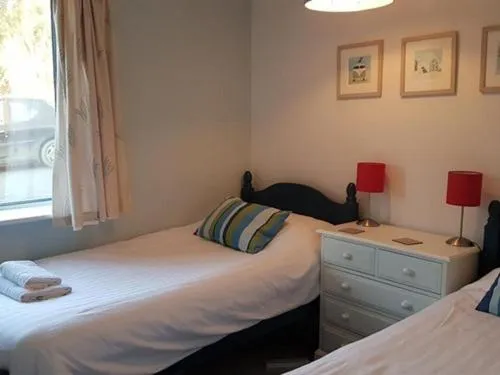 Bedroom in White Ocean