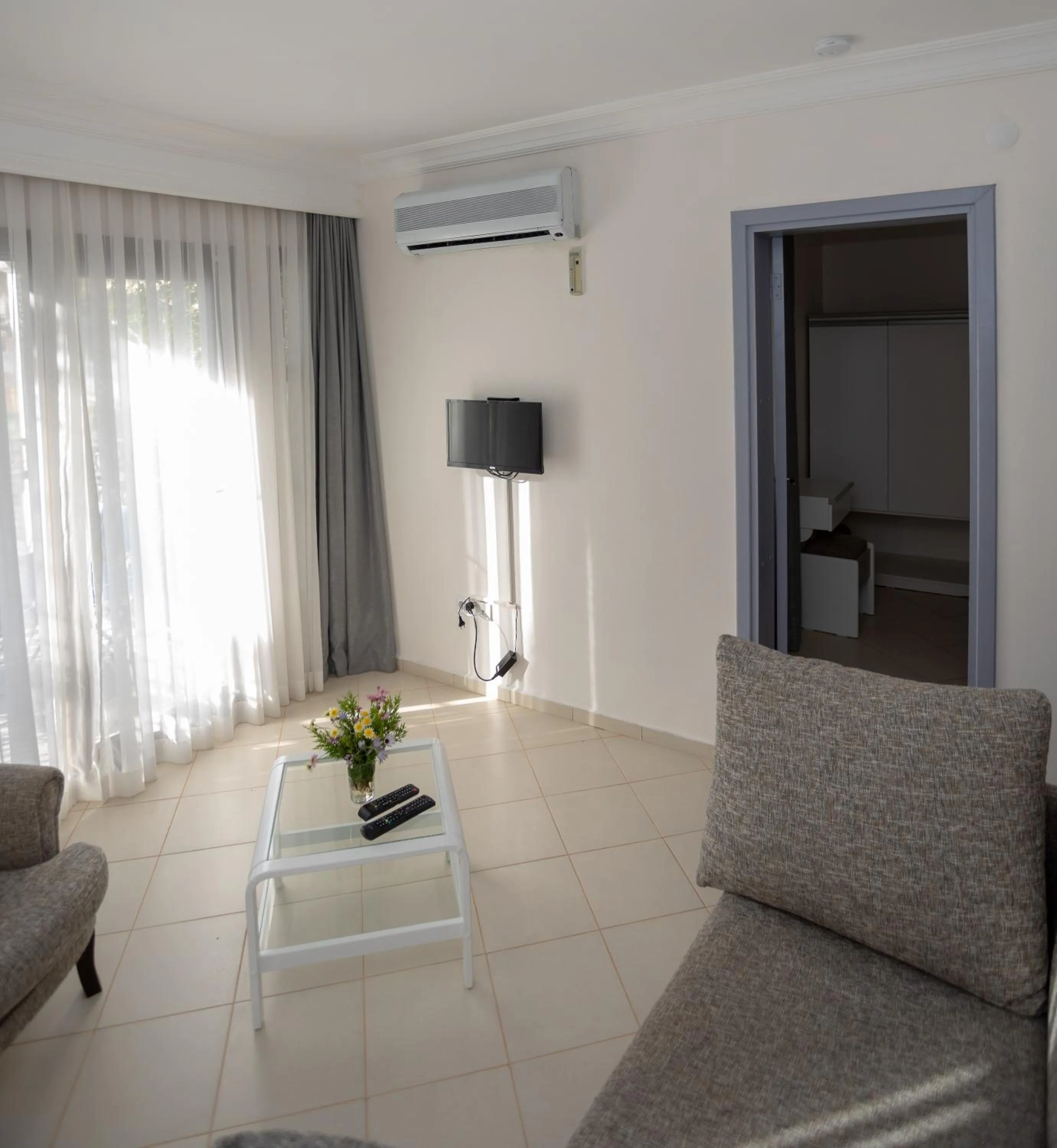 TV and multimedia in Mitos Apartments