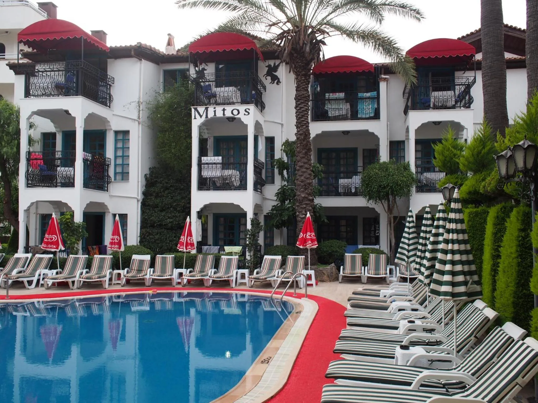 Facade/entrance in Mitos Apartments