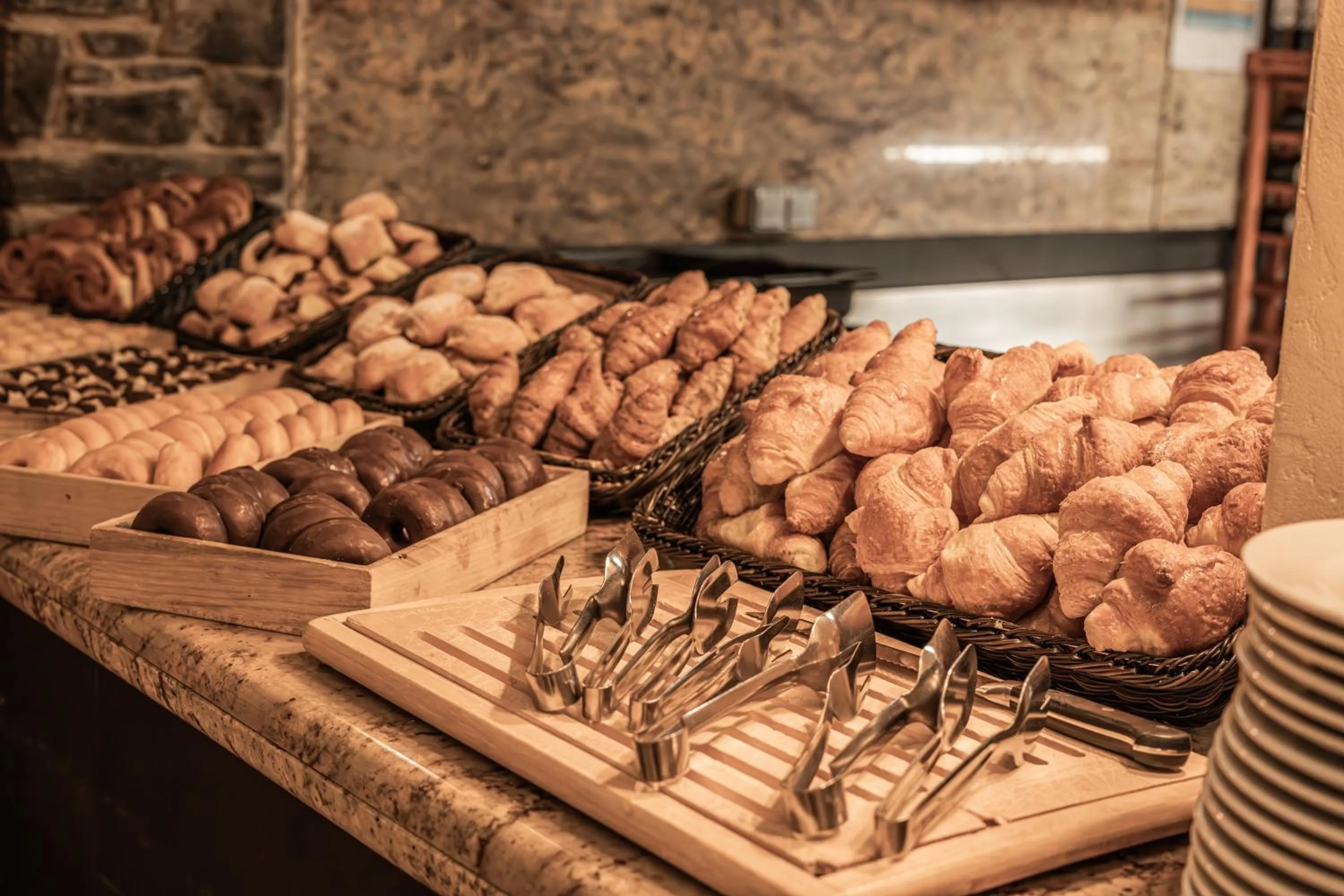 Buffet breakfast in Yomo Patagonia
