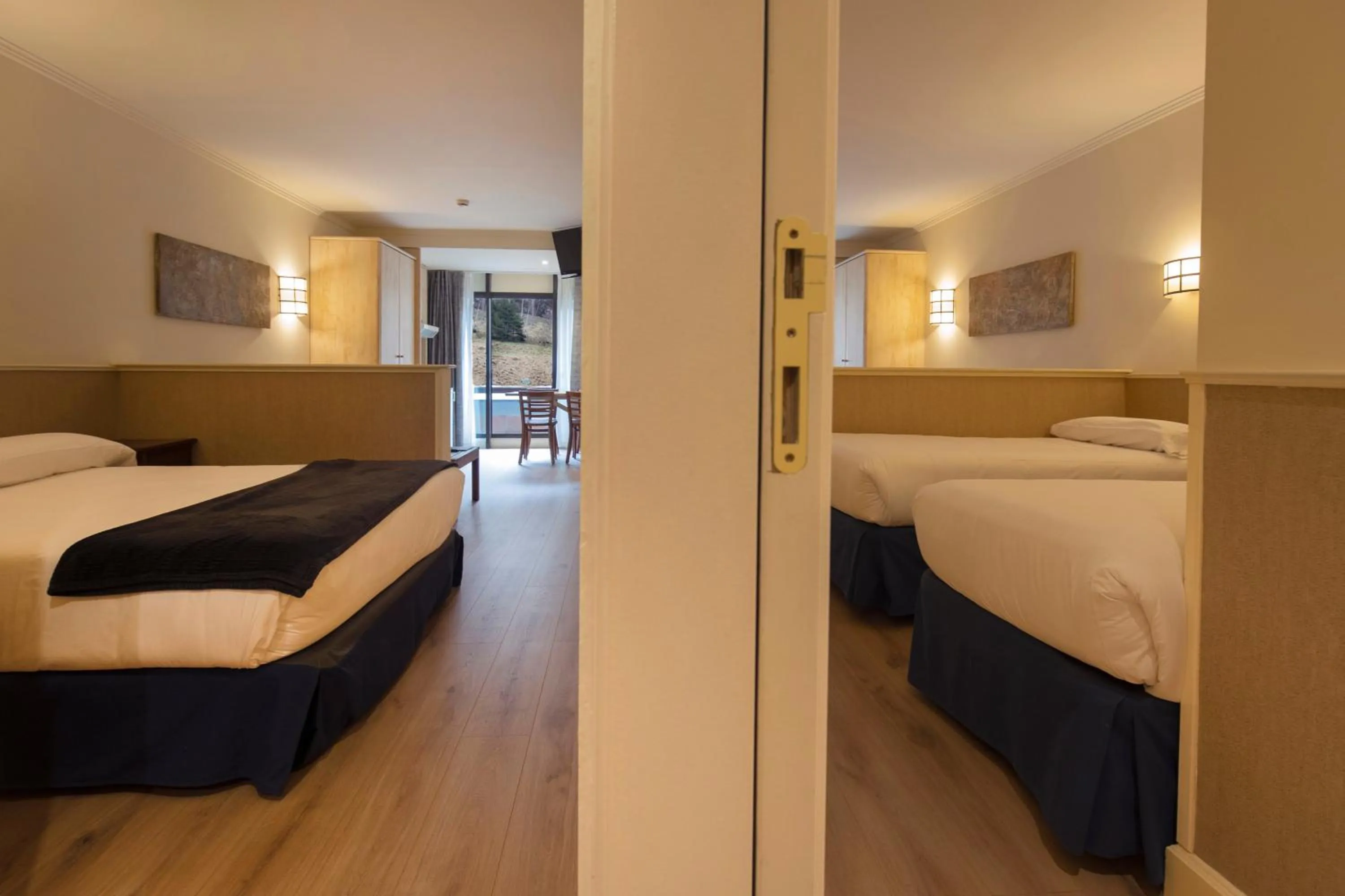 Photo of the whole room, Bed in Yomo Patagonia