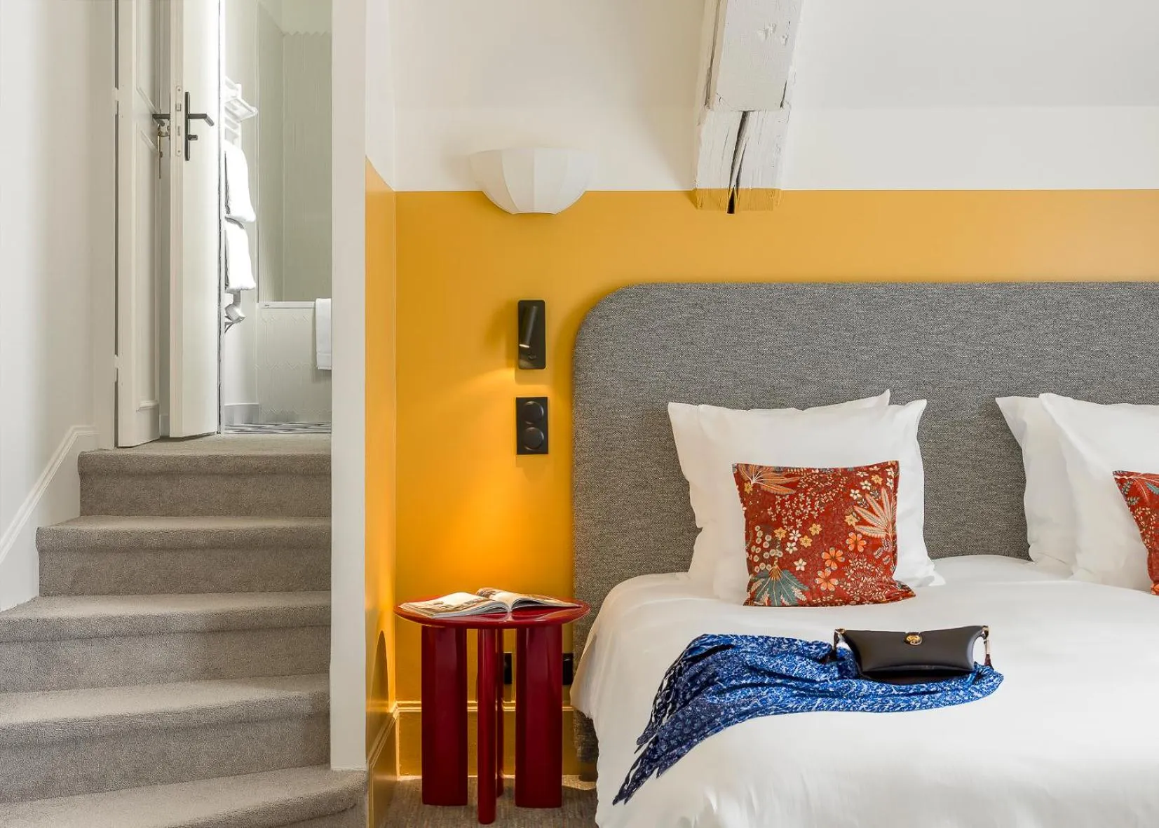 Bedroom, Bed in Hôtel de la Poste