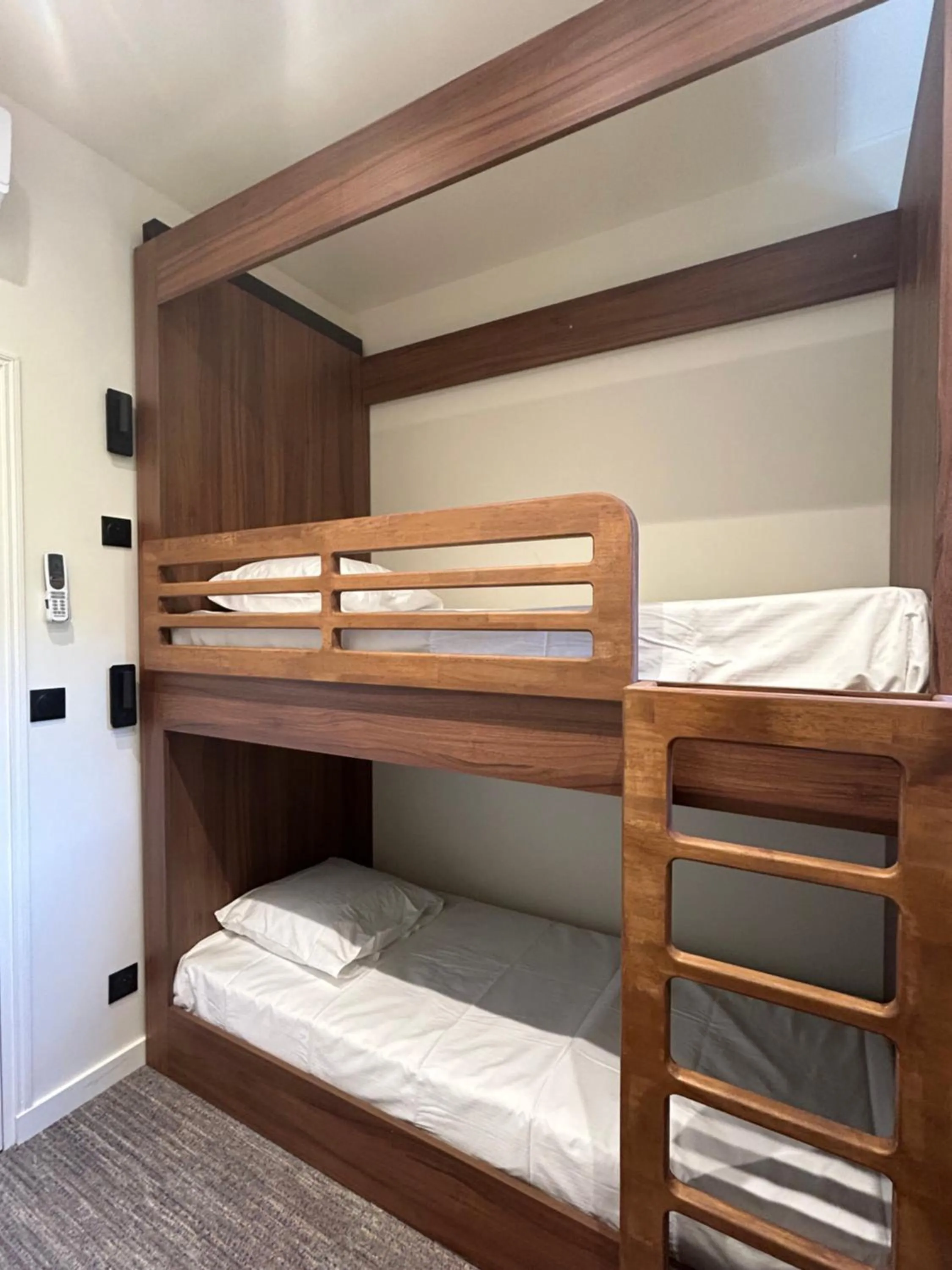 bunk bed, Bed in Hôtel de la Poste