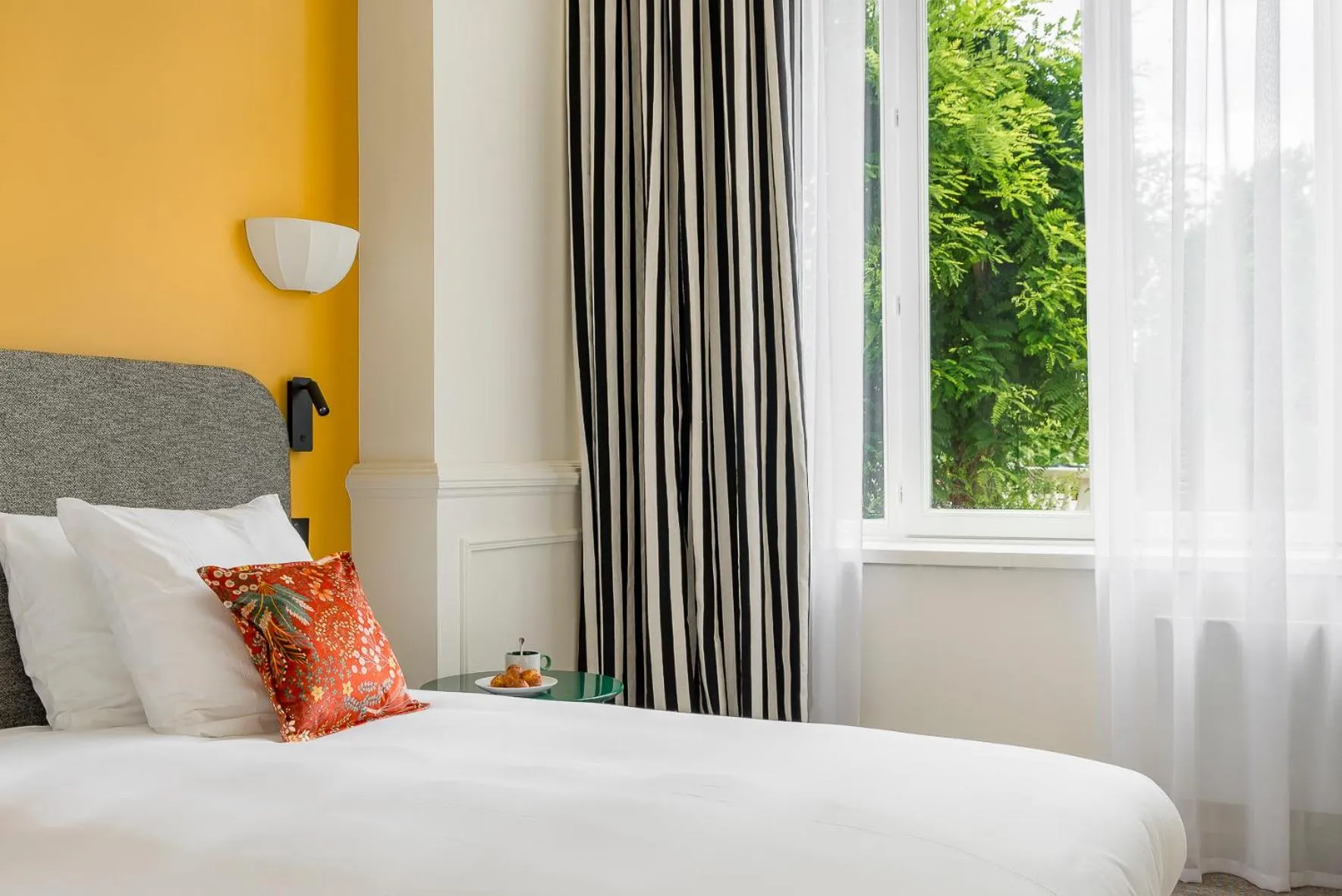 Bedroom, Bed in Hôtel de la Poste