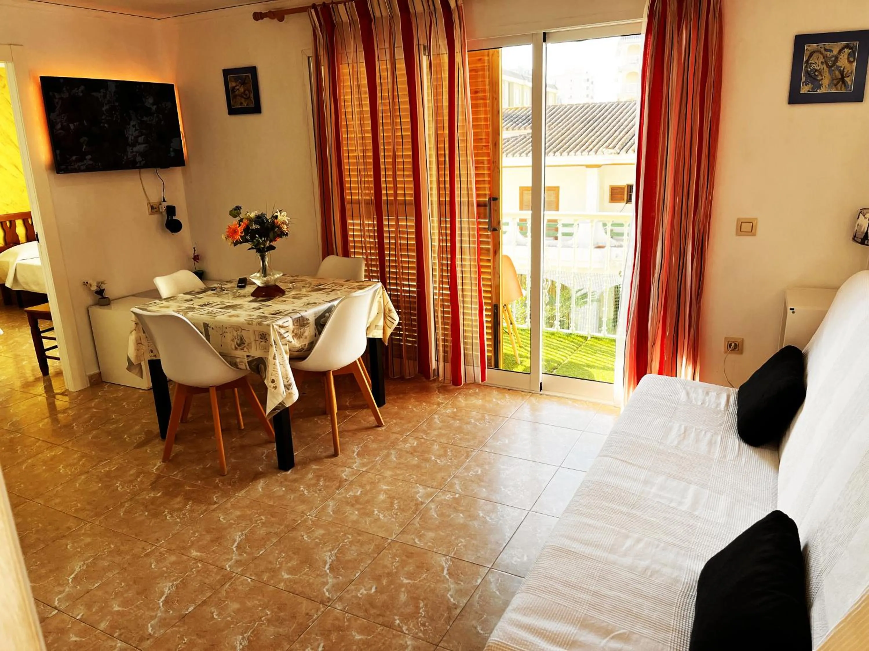 Living room, Bed in Gandialco Playa de Gandia