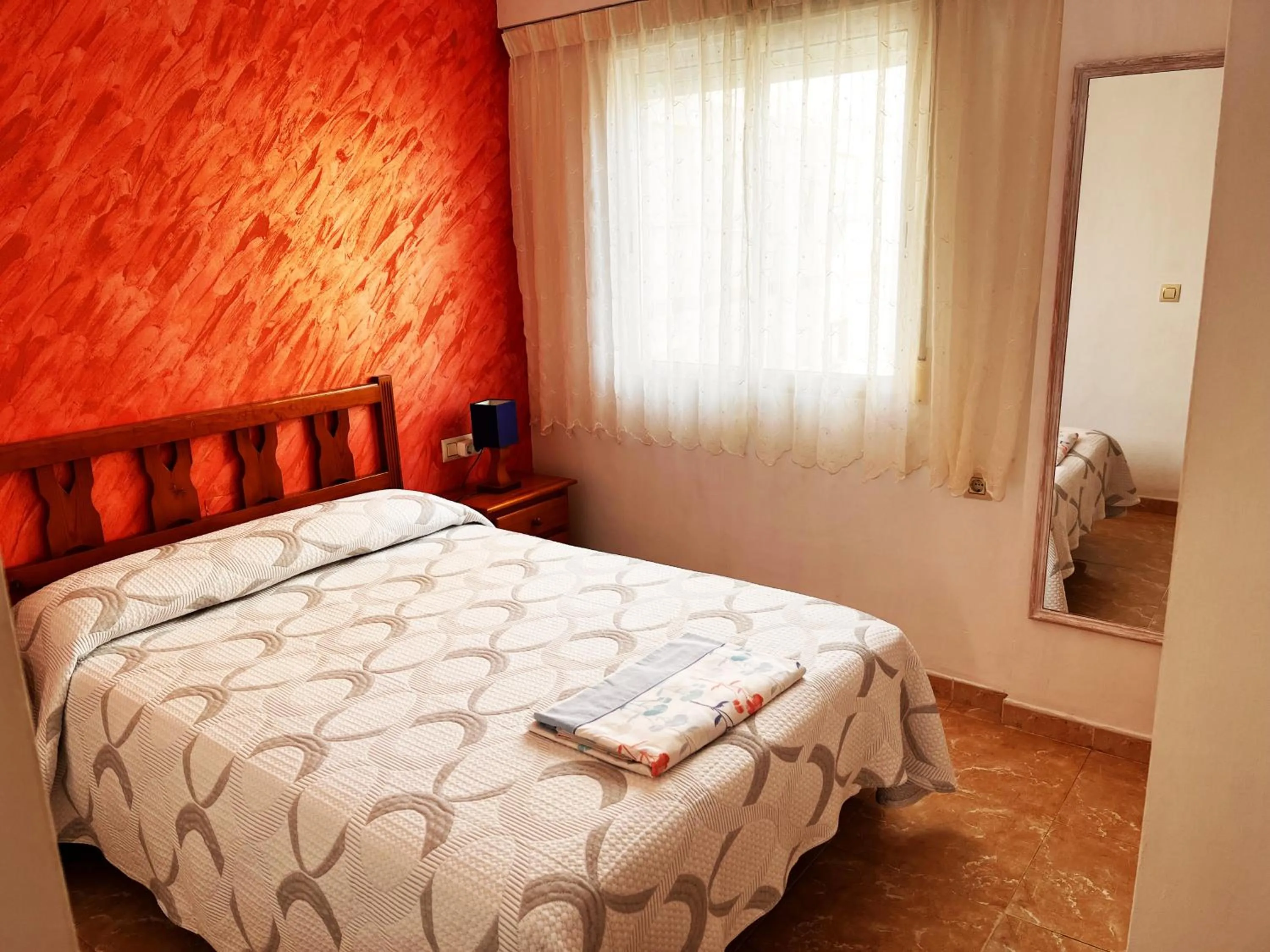 Text overlay, Bed in Gandialco Playa de Gandia