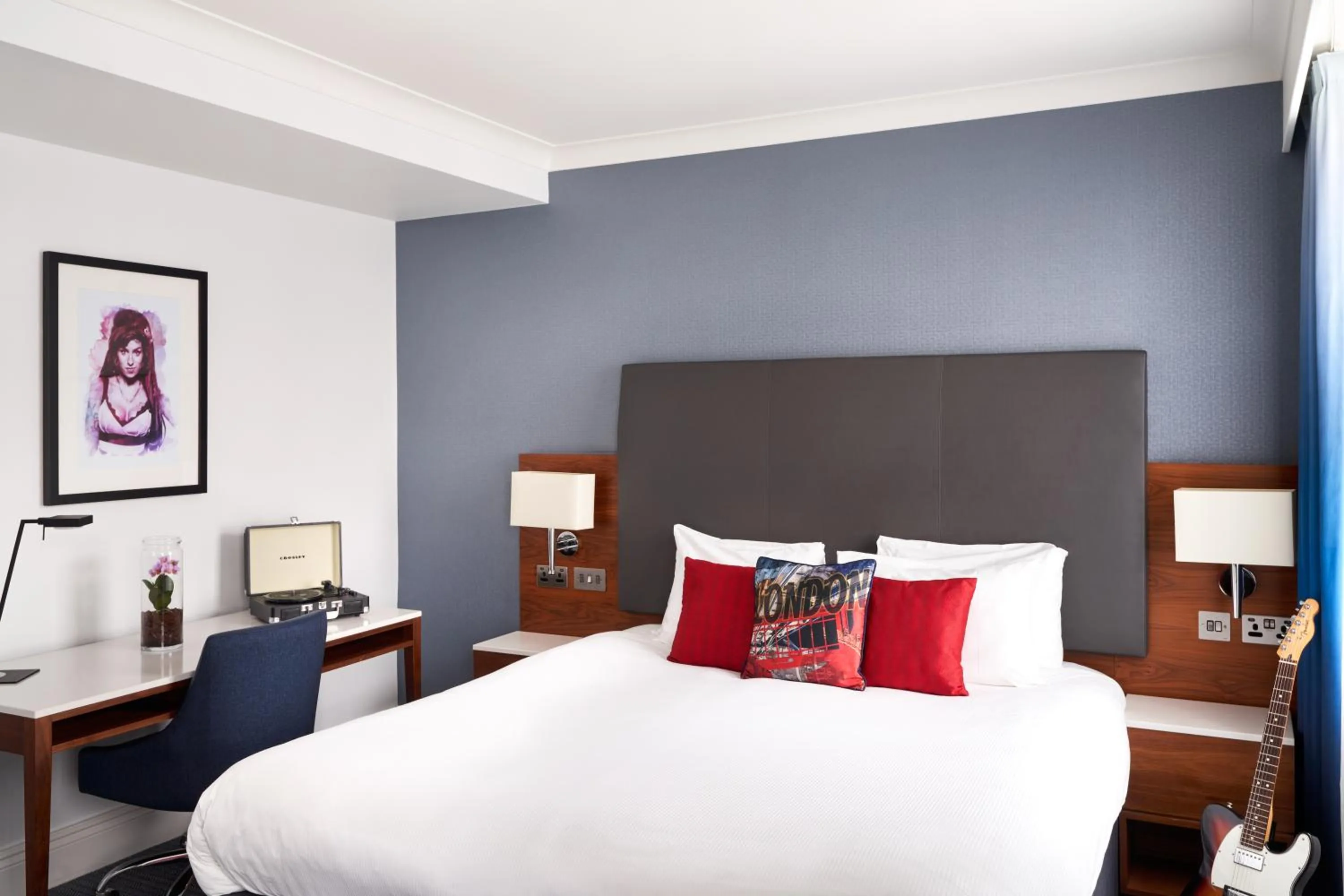 Bed in The Cumberland, London