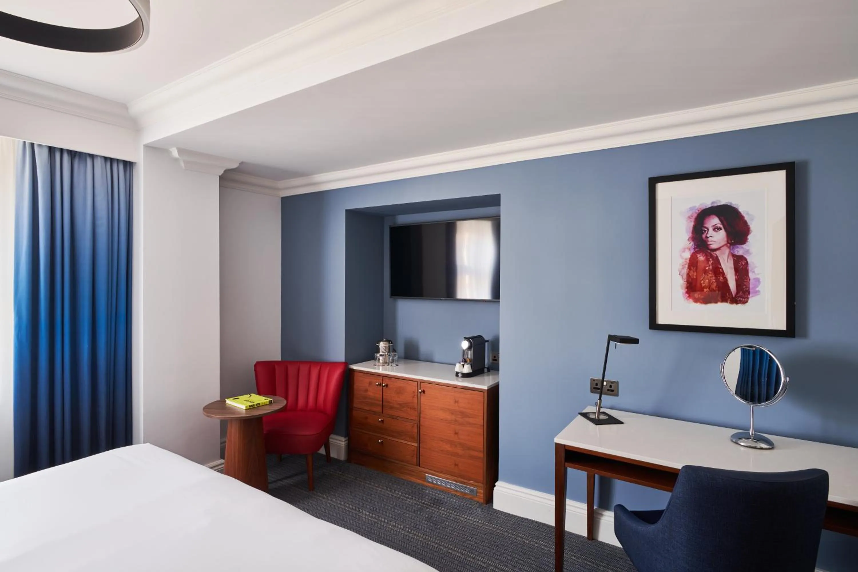 Seating area, Bed in The Cumberland, London