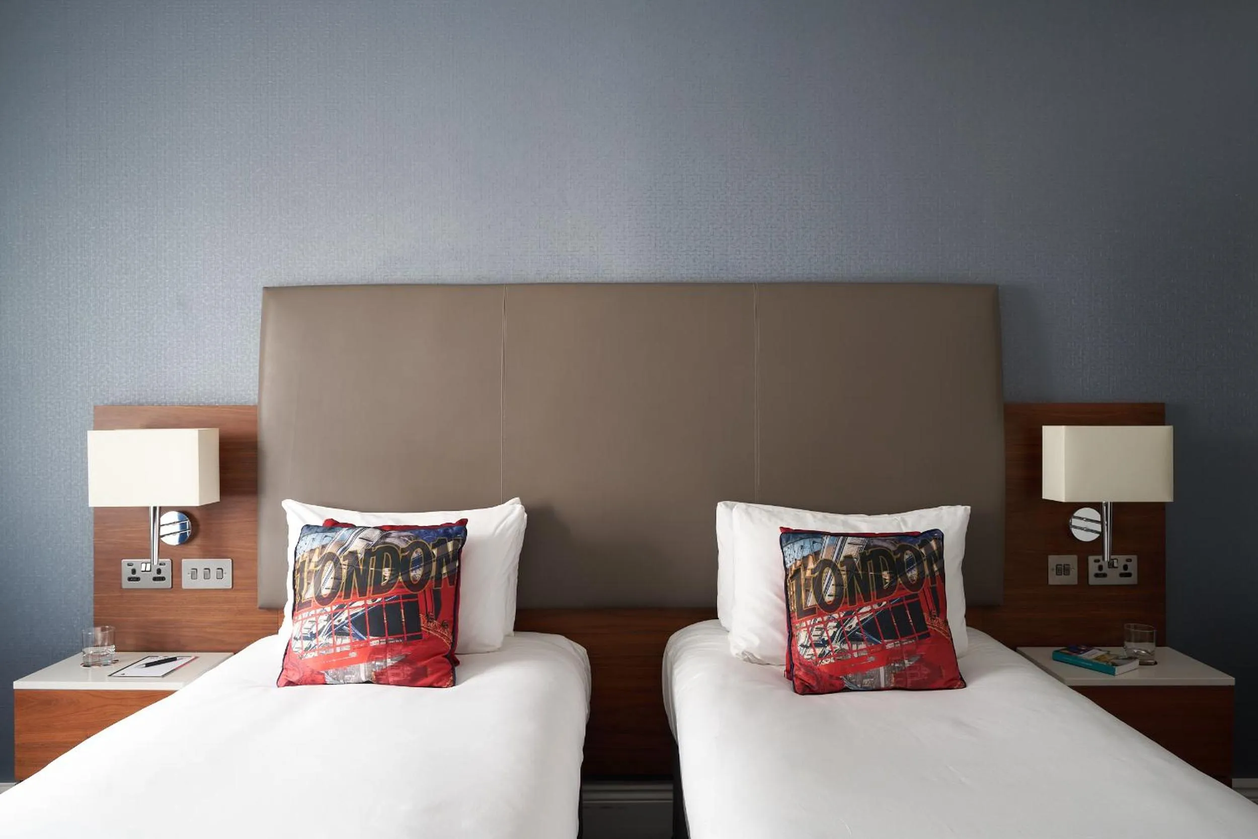 Bedroom, Bed in The Cumberland, London