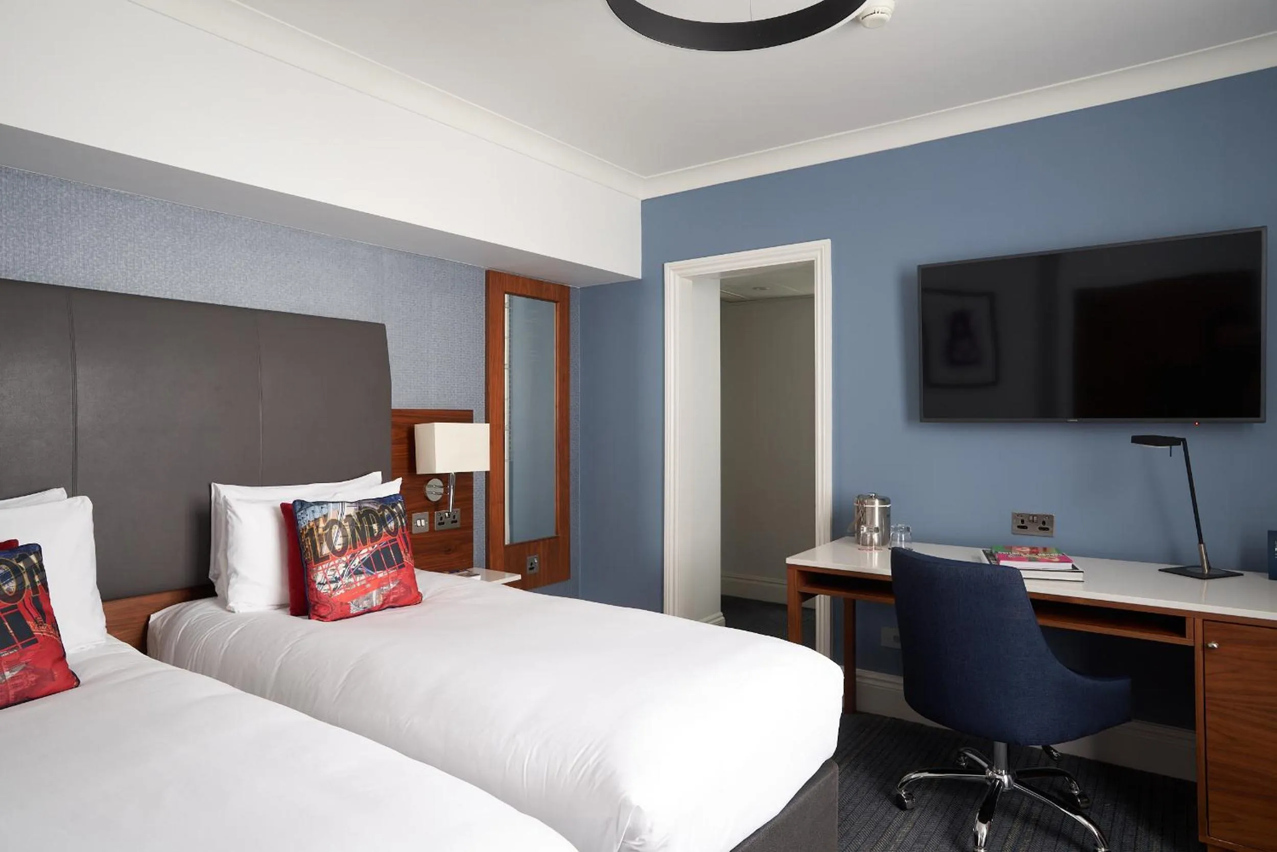 Bedroom, Bed in The Cumberland, London