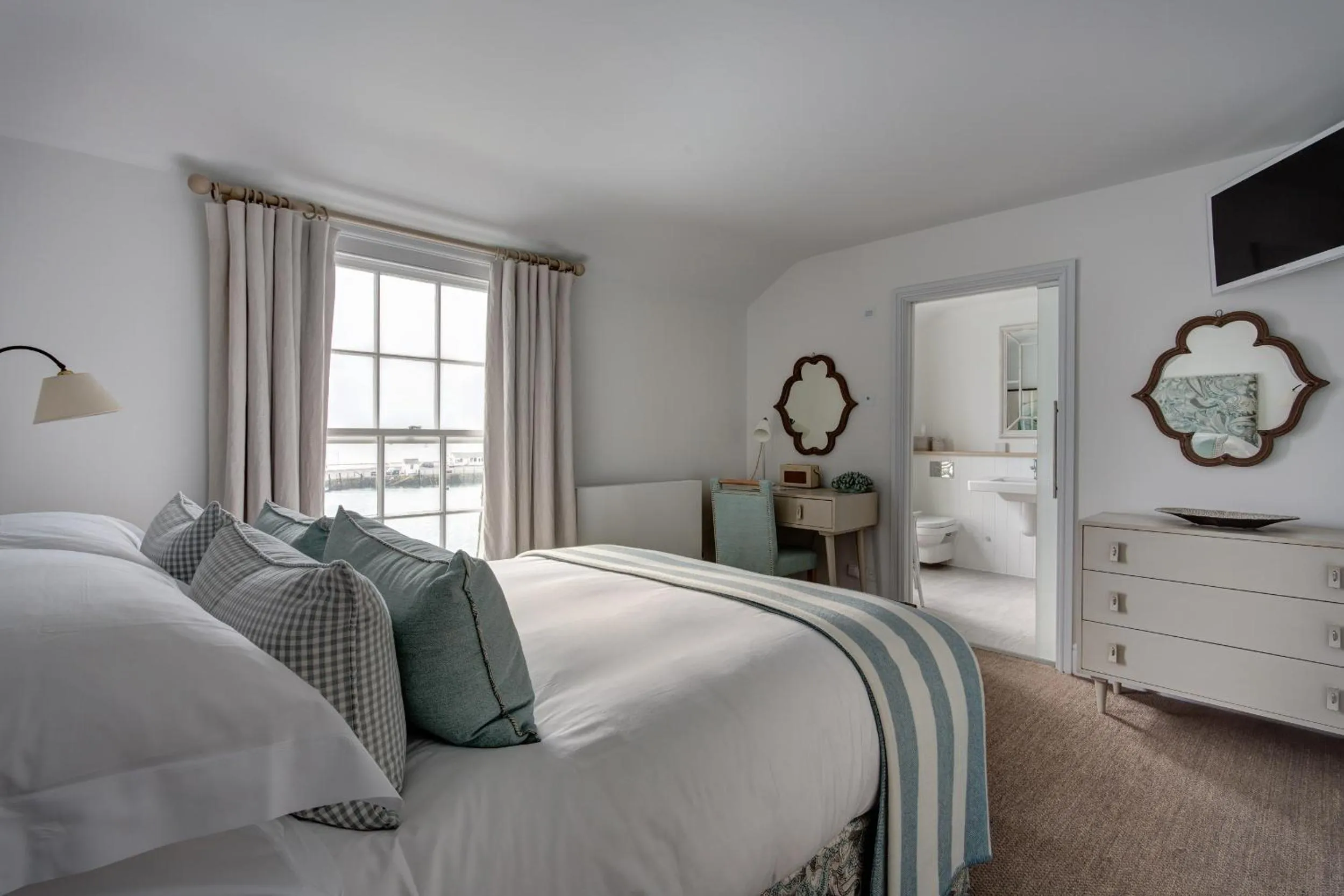 Bedroom, Bed in The Idle Rocks