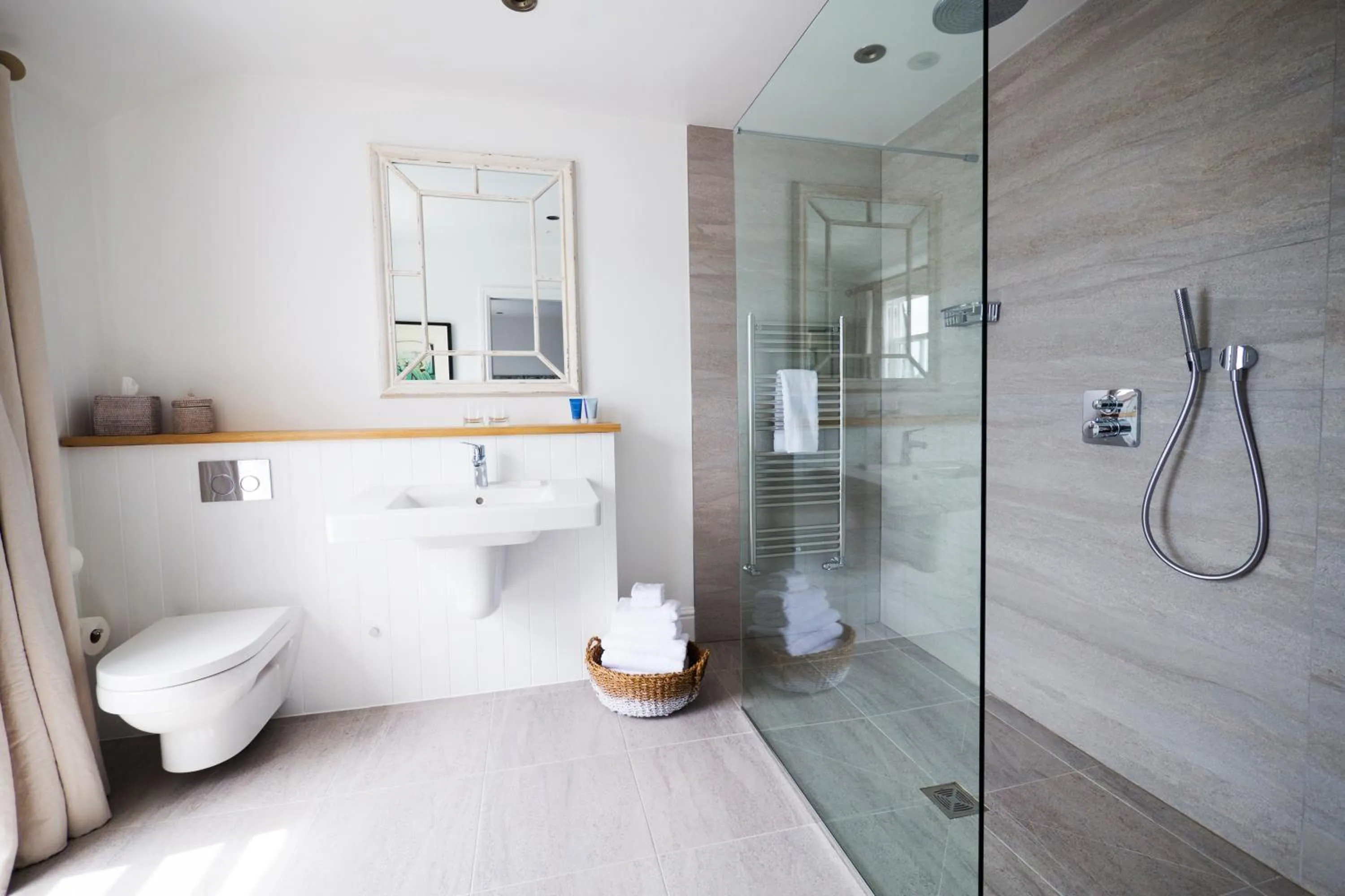 Bathroom in The Idle Rocks