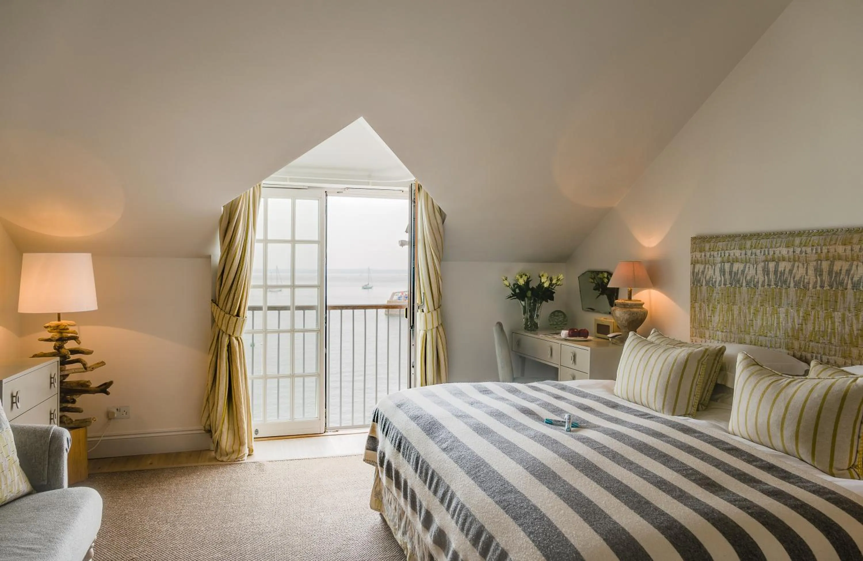 Bedroom, Bed in The Idle Rocks