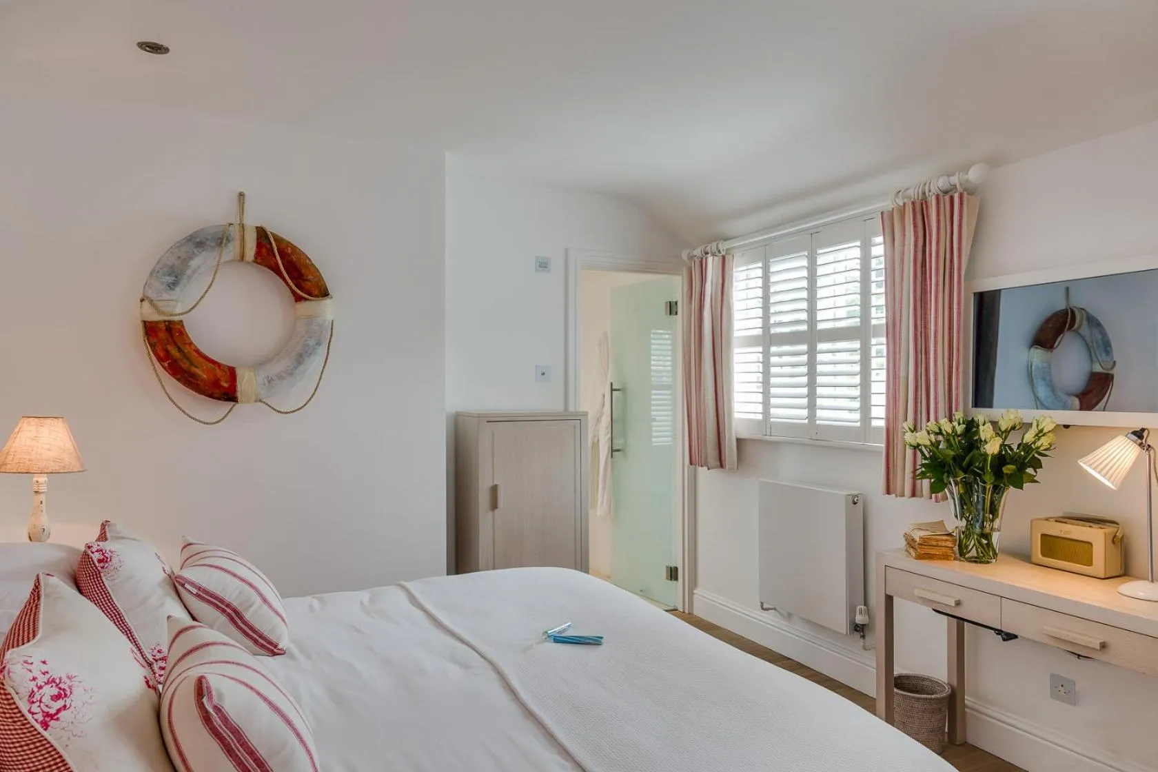 Bedroom, Bed in The Idle Rocks