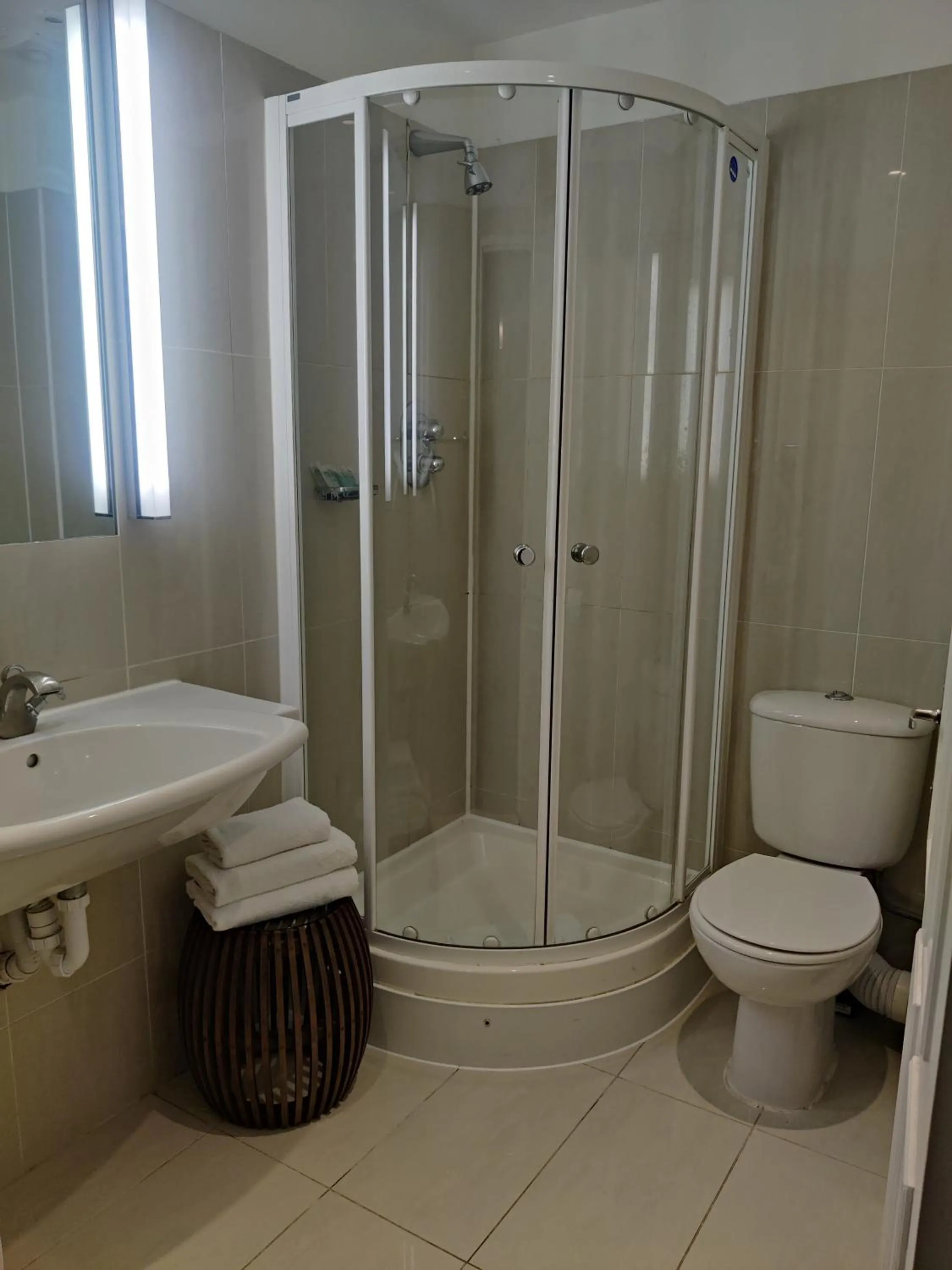 Bathroom in Blue Bells Hotel