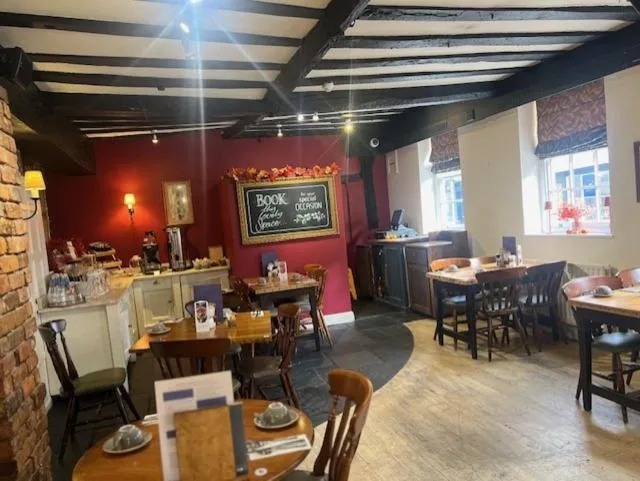 Restaurant/places to eat in Ye Olde Talbot Hotel by Greene King Inns