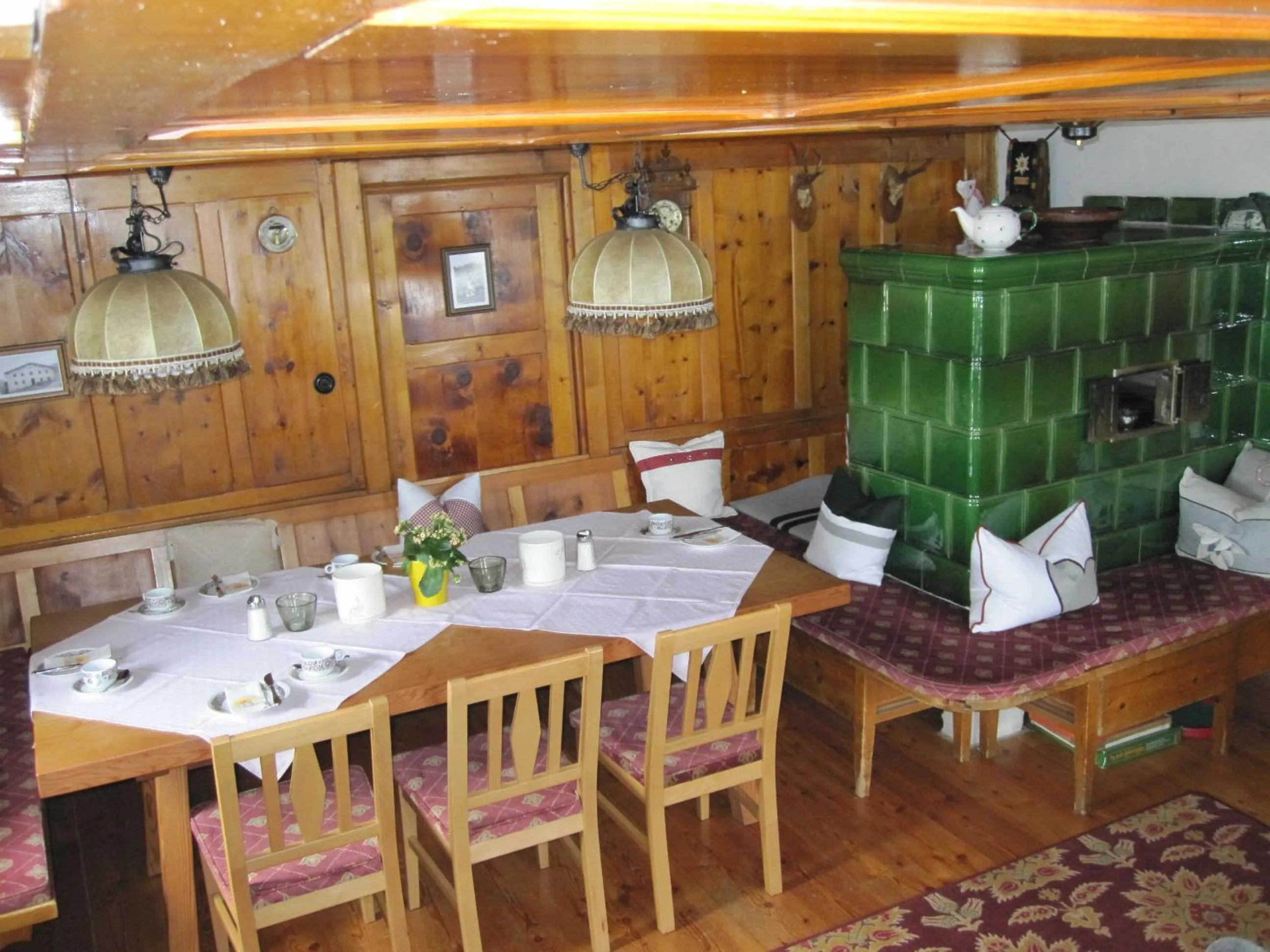Restaurant/places to eat in Pension der Steinbock - das 300 Jahre alte Bauernhaus - TIROL