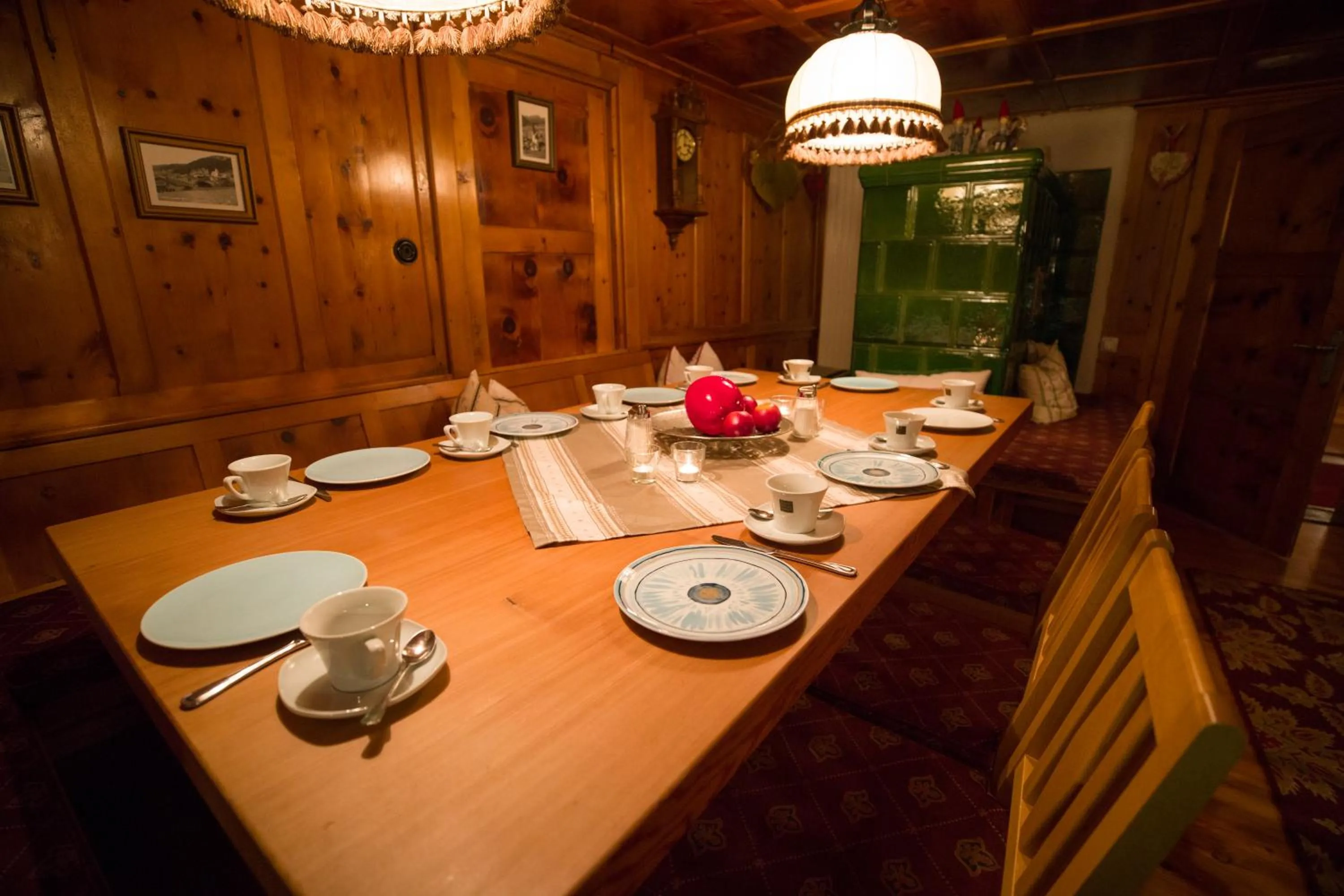 Restaurant/places to eat in Pension der Steinbock - das 300 Jahre alte Bauernhaus - TIROL
