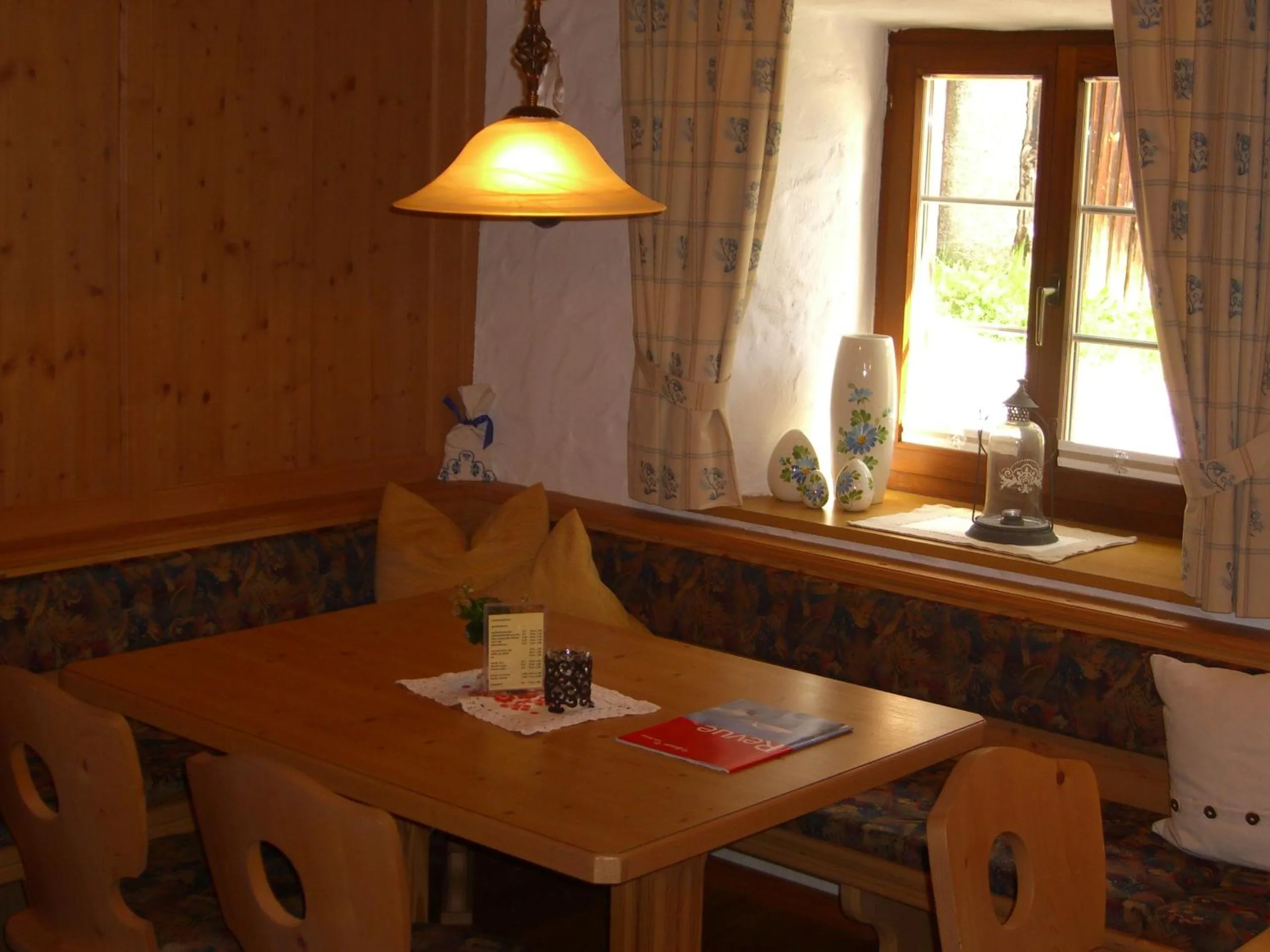 Restaurant/places to eat in Pension der Steinbock - das 300 Jahre alte Bauernhaus - TIROL