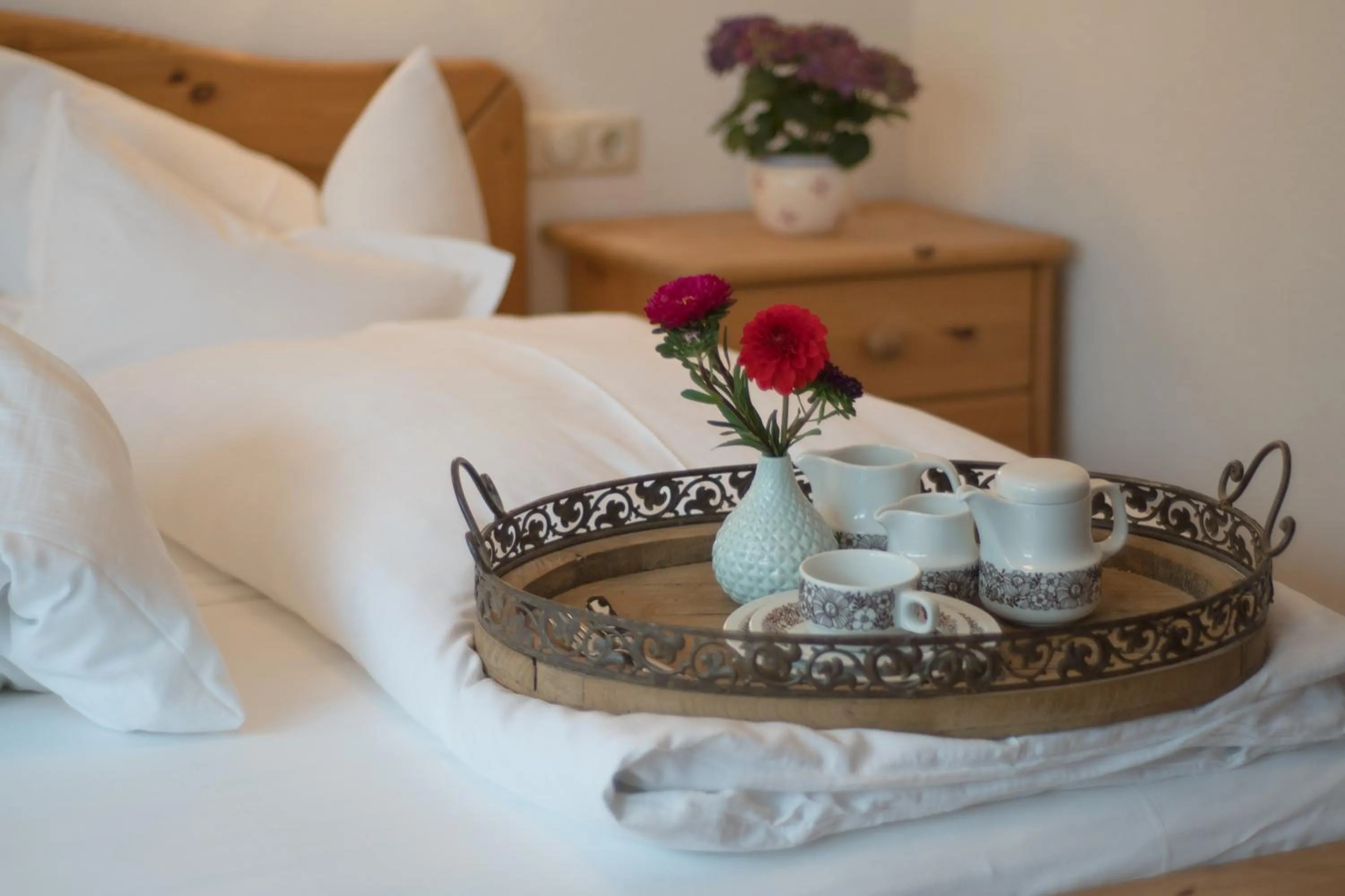 Bedroom, Bed in Pension der Steinbock - das 300 Jahre alte Bauernhaus - TIROL