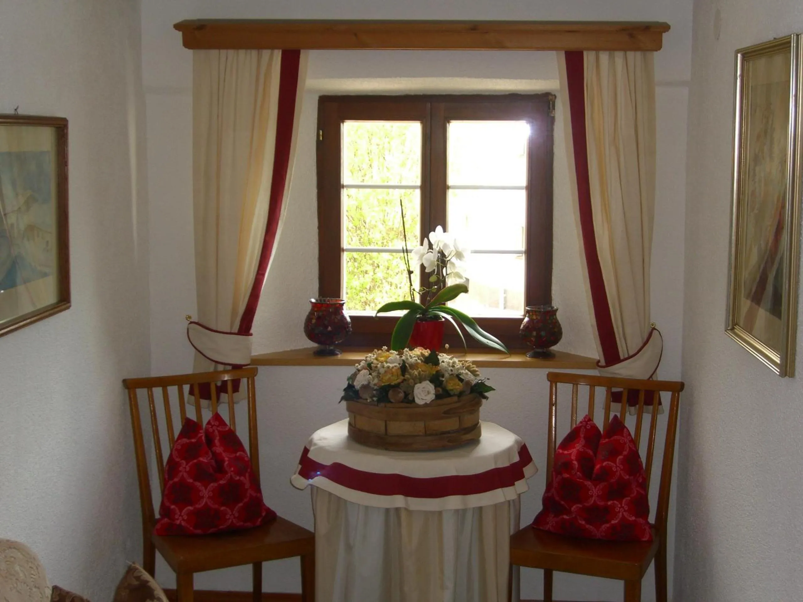 Decorative detail in Pension der Steinbock - das 300 Jahre alte Bauernhaus - TIROL