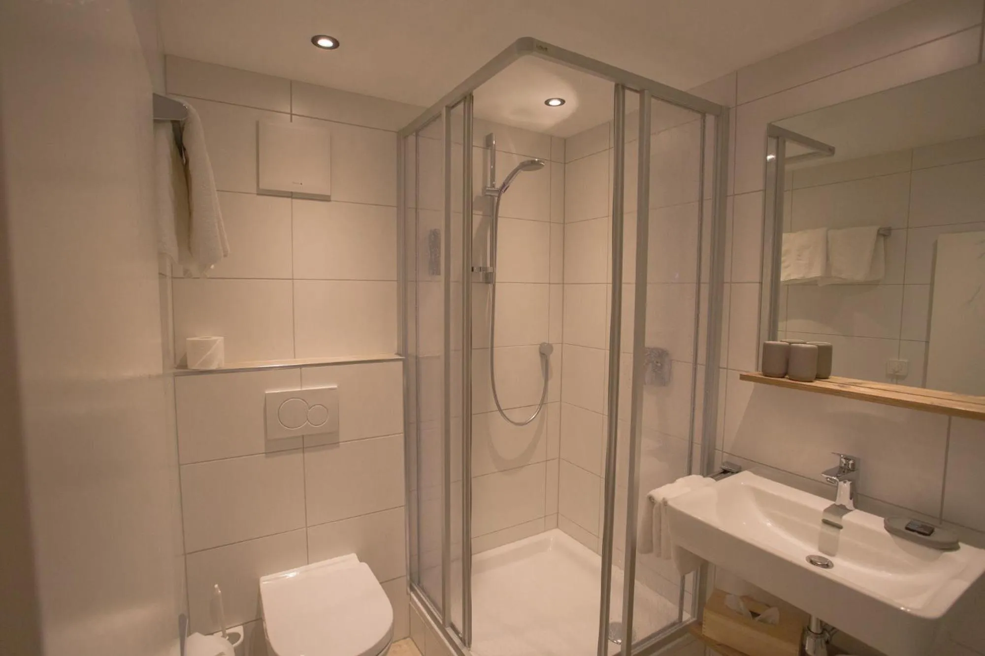 Shower in Pension der Steinbock - das 300 Jahre alte Bauernhaus - TIROL