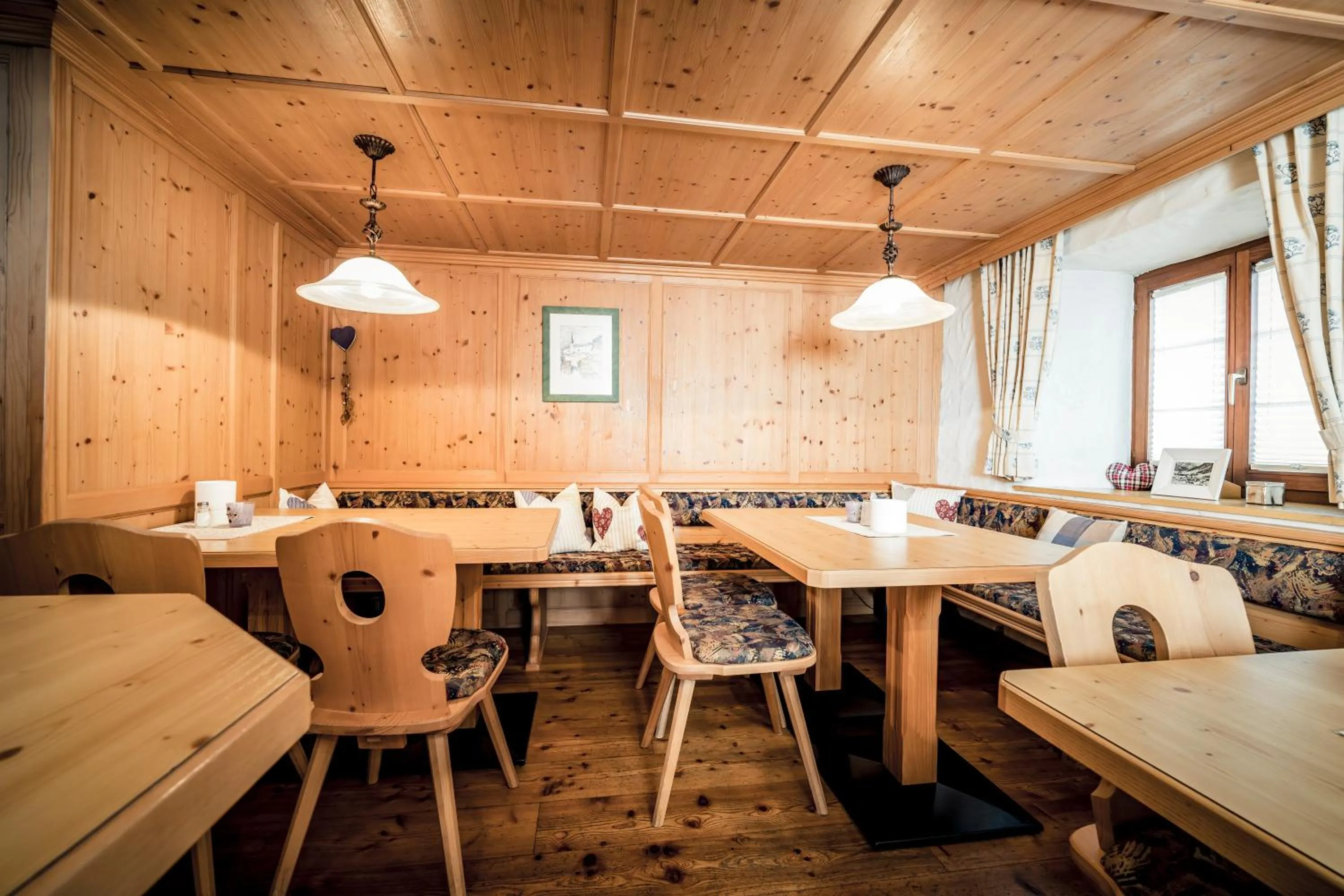 Restaurant/places to eat in Pension der Steinbock - das 300 Jahre alte Bauernhaus - TIROL