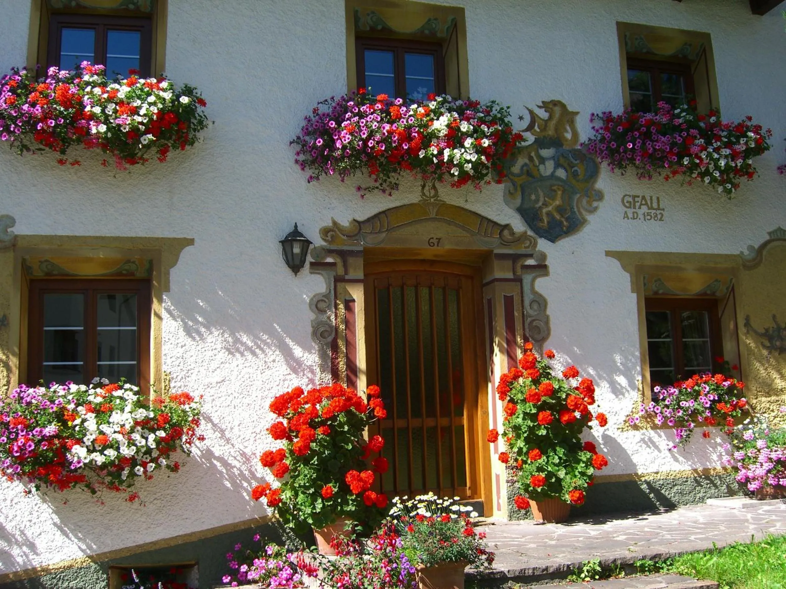 Facade/entrance in Pension der Steinbock - das 300 Jahre alte Bauernhaus - TIROL
