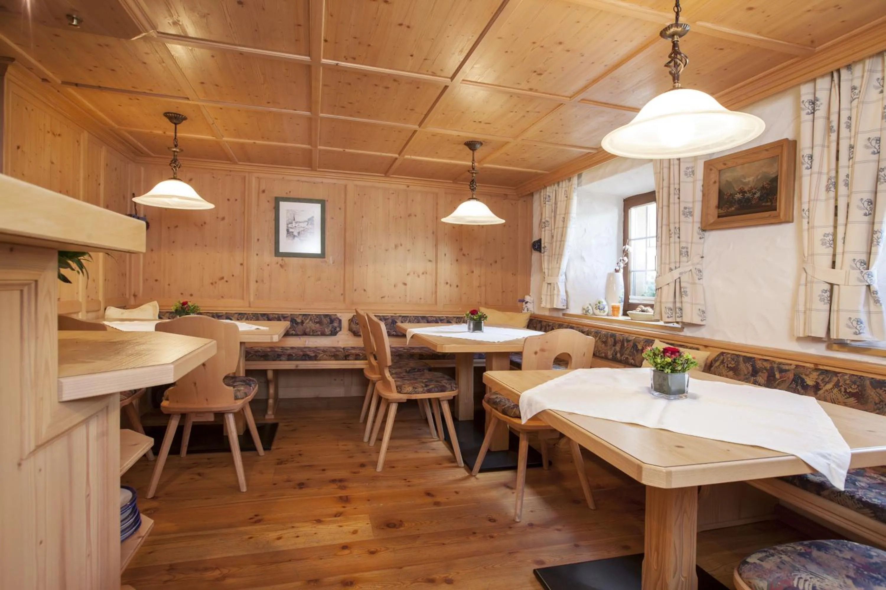 Restaurant/places to eat in Pension der Steinbock - das 300 Jahre alte Bauernhaus - TIROL