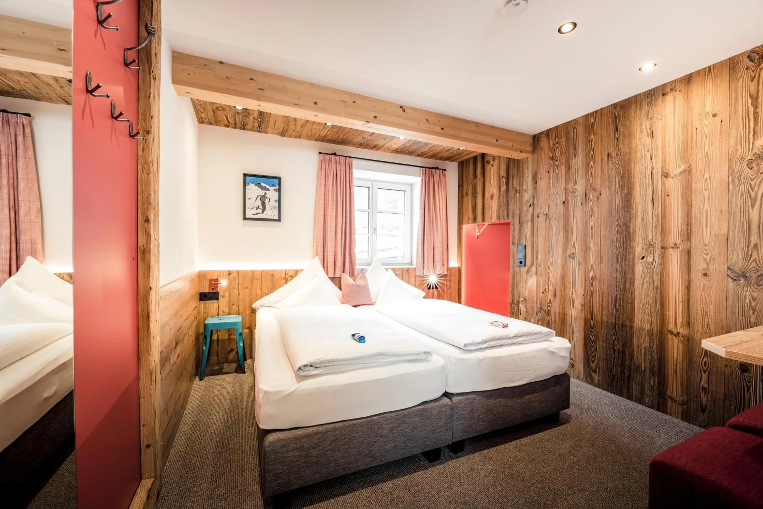 Bed in Pension der Steinbock - das 300 Jahre alte Bauernhaus - TIROL