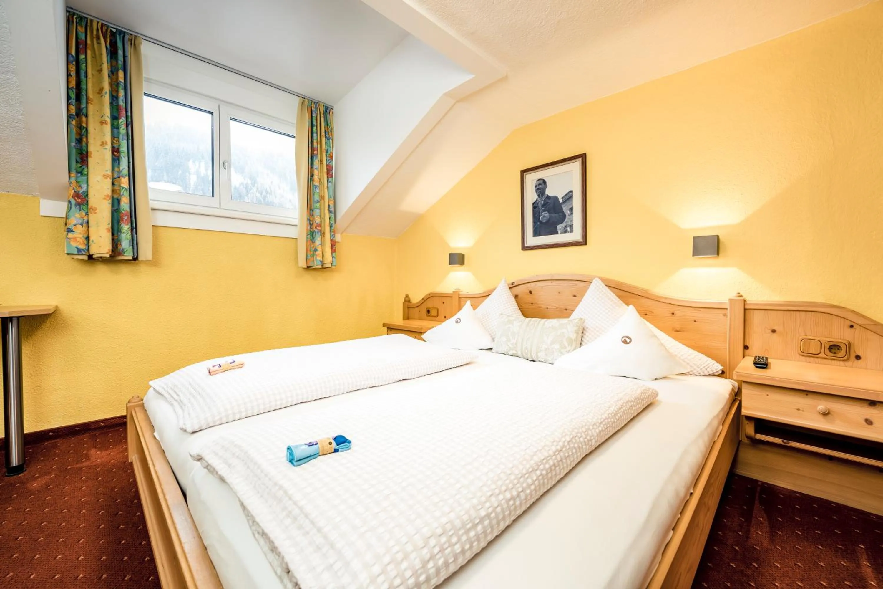 Bedroom, Bed in Pension der Steinbock - das 300 Jahre alte Bauernhaus - TIROL
