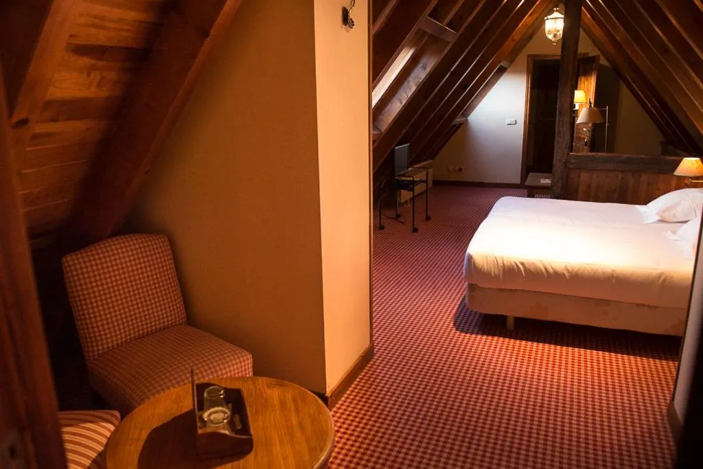 Photo of the whole room, Bed in Hotel Chalet Bassibe