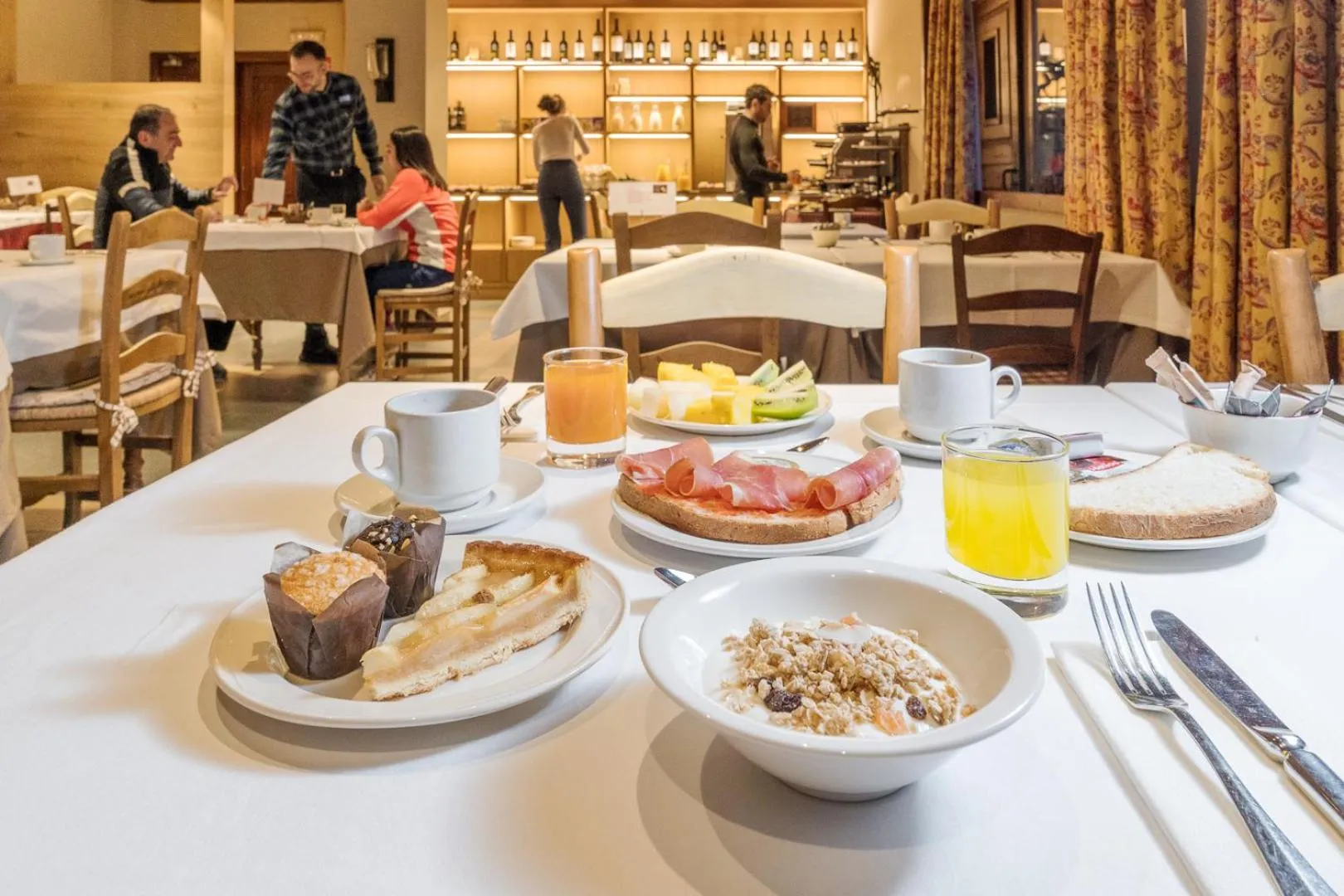 Buffet breakfast in Hotel Chalet Bassibe