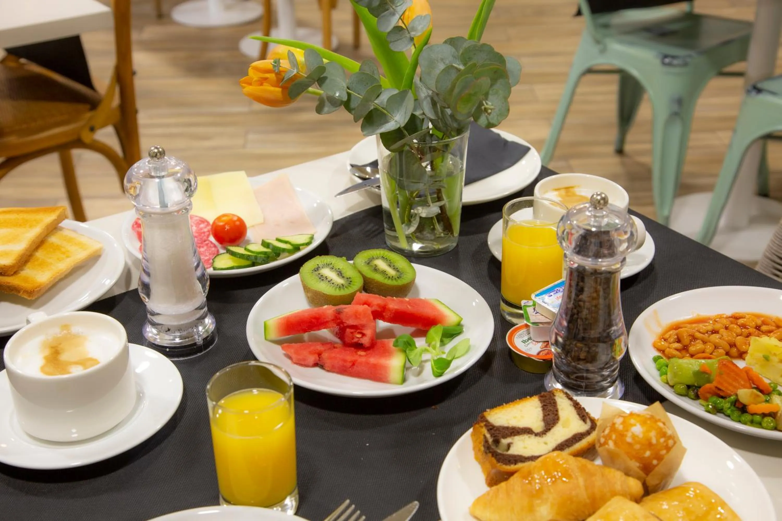 Buffet breakfast in Casual del Mar Málaga