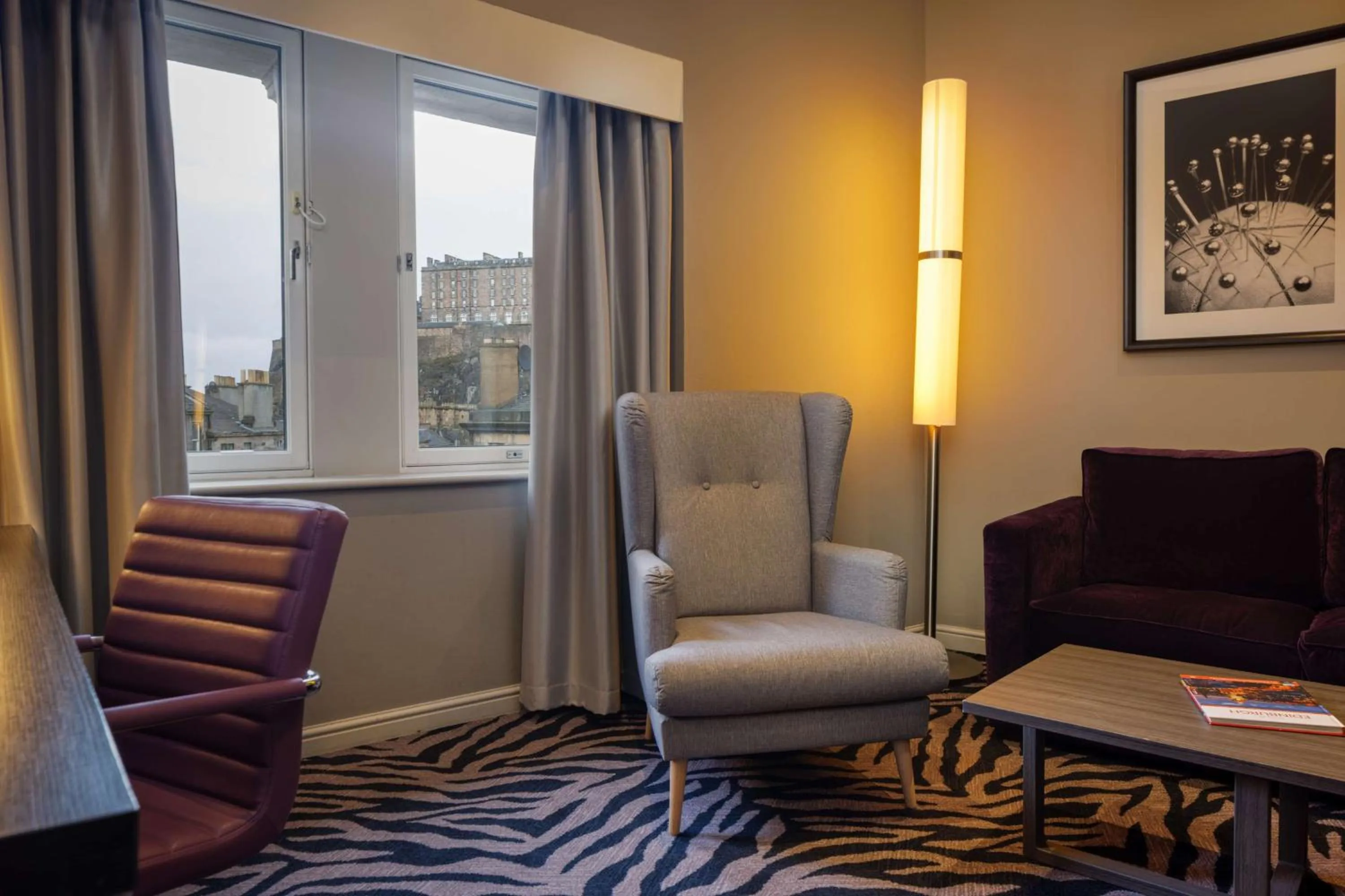 Living room in Doubletree by Hilton Edinburgh City Centre