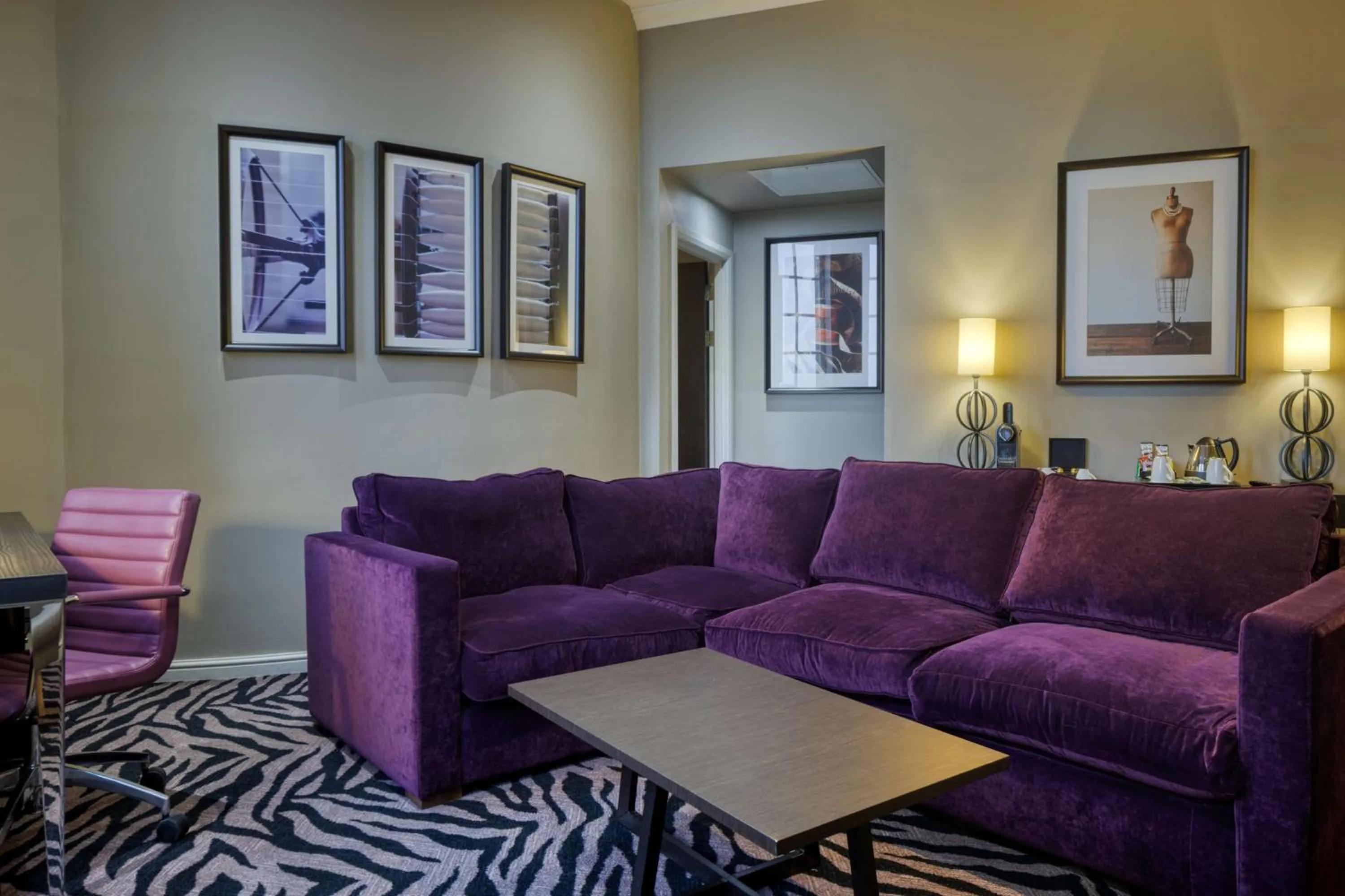 Living room in Doubletree by Hilton Edinburgh City Centre