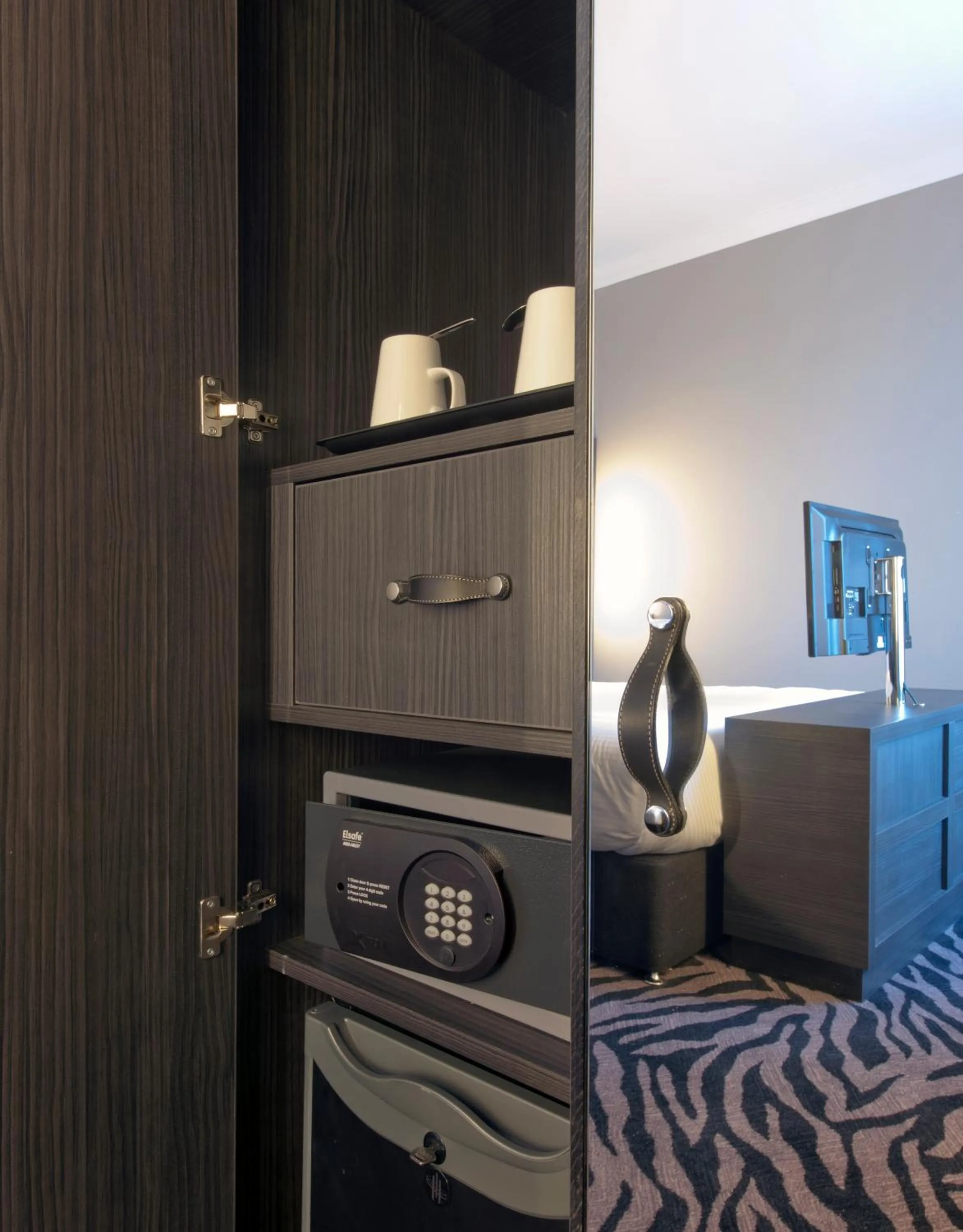 safe in Doubletree by Hilton Edinburgh City Centre