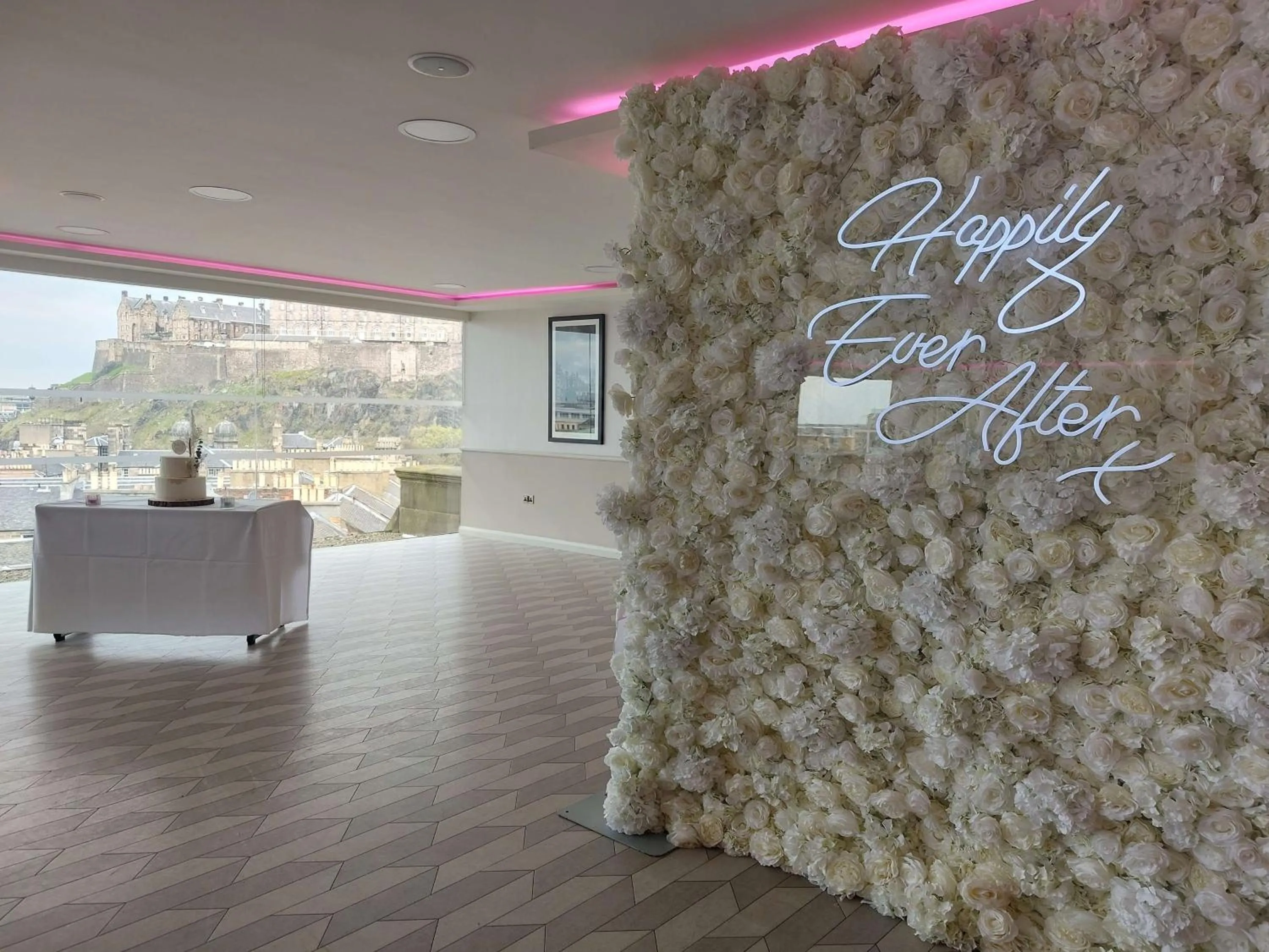 Dining area in Doubletree by Hilton Edinburgh City Centre