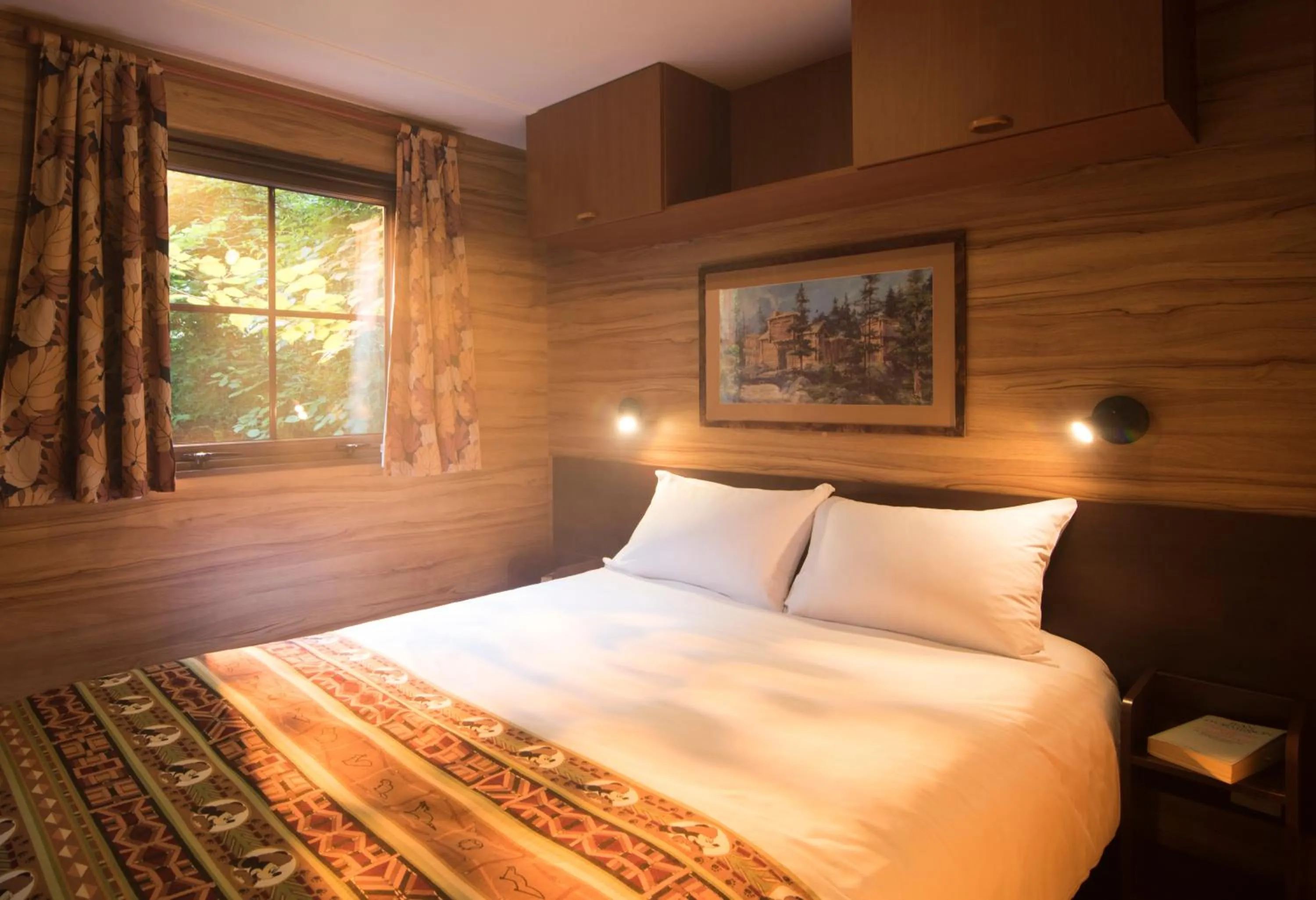 Bedroom, Bed in Disney Davy Crockett Ranch