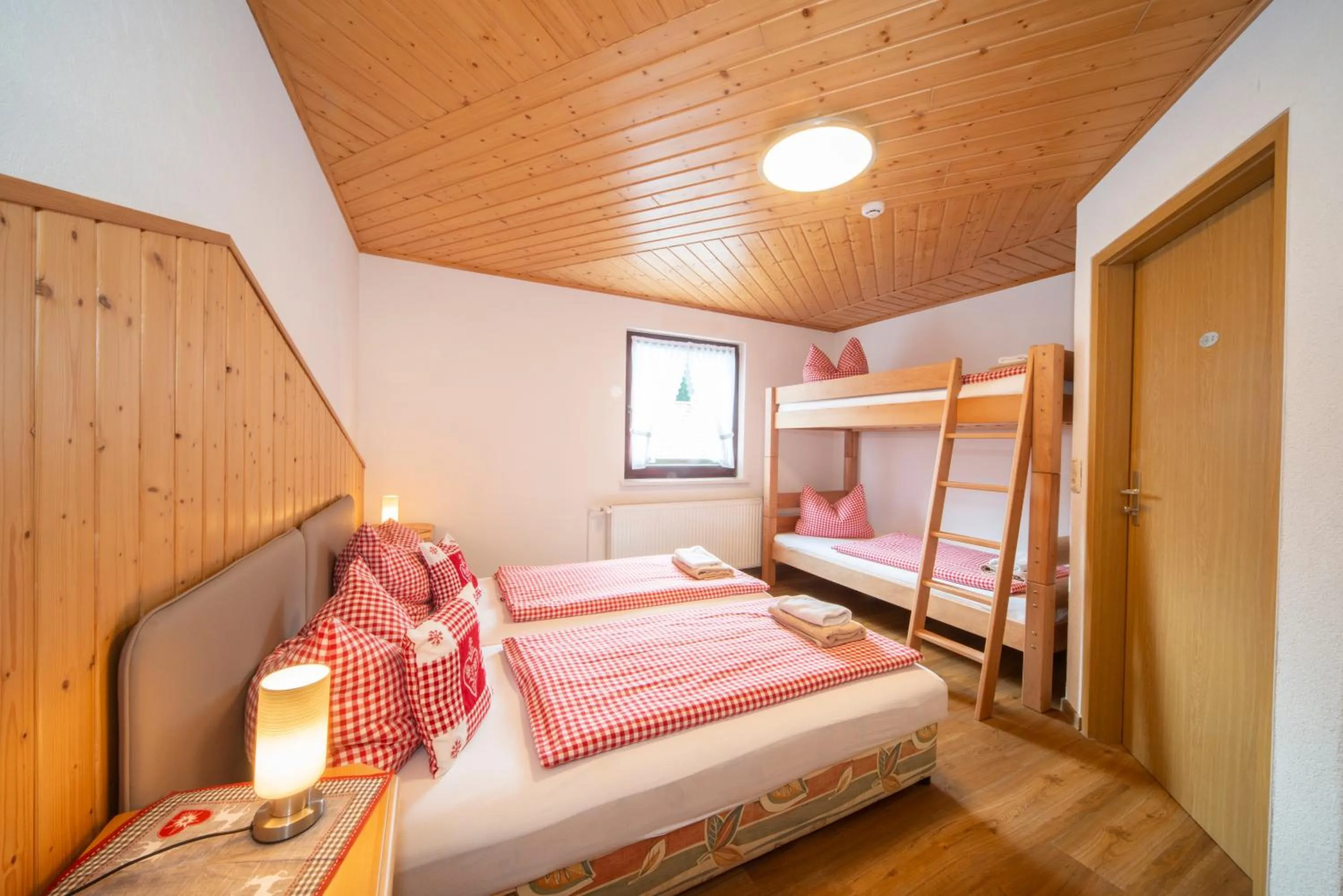 Bedroom, Bed in Appartements und Ferienhaus Gasthof Kanzlersgrund