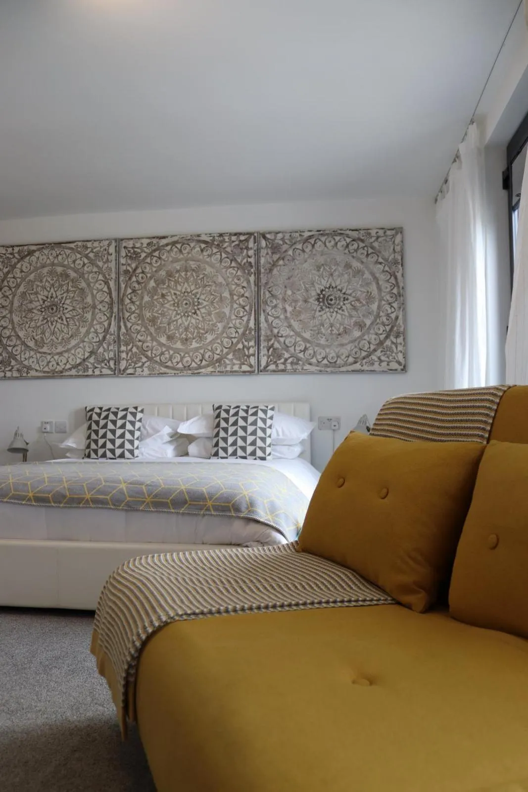 Seating area, Bed in Porth Beach Hotel