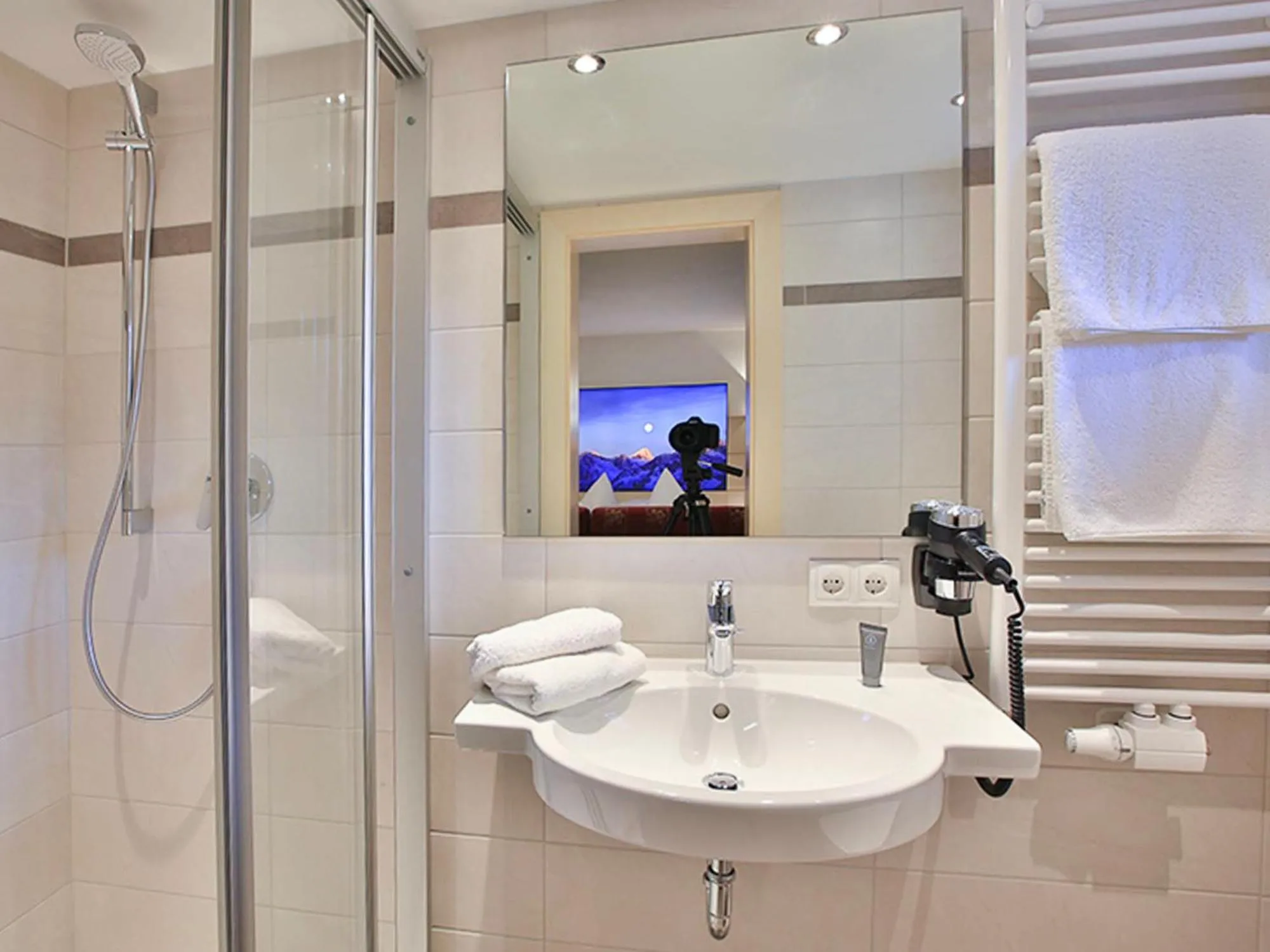 Shower in Glanzer Homes Hochsölden