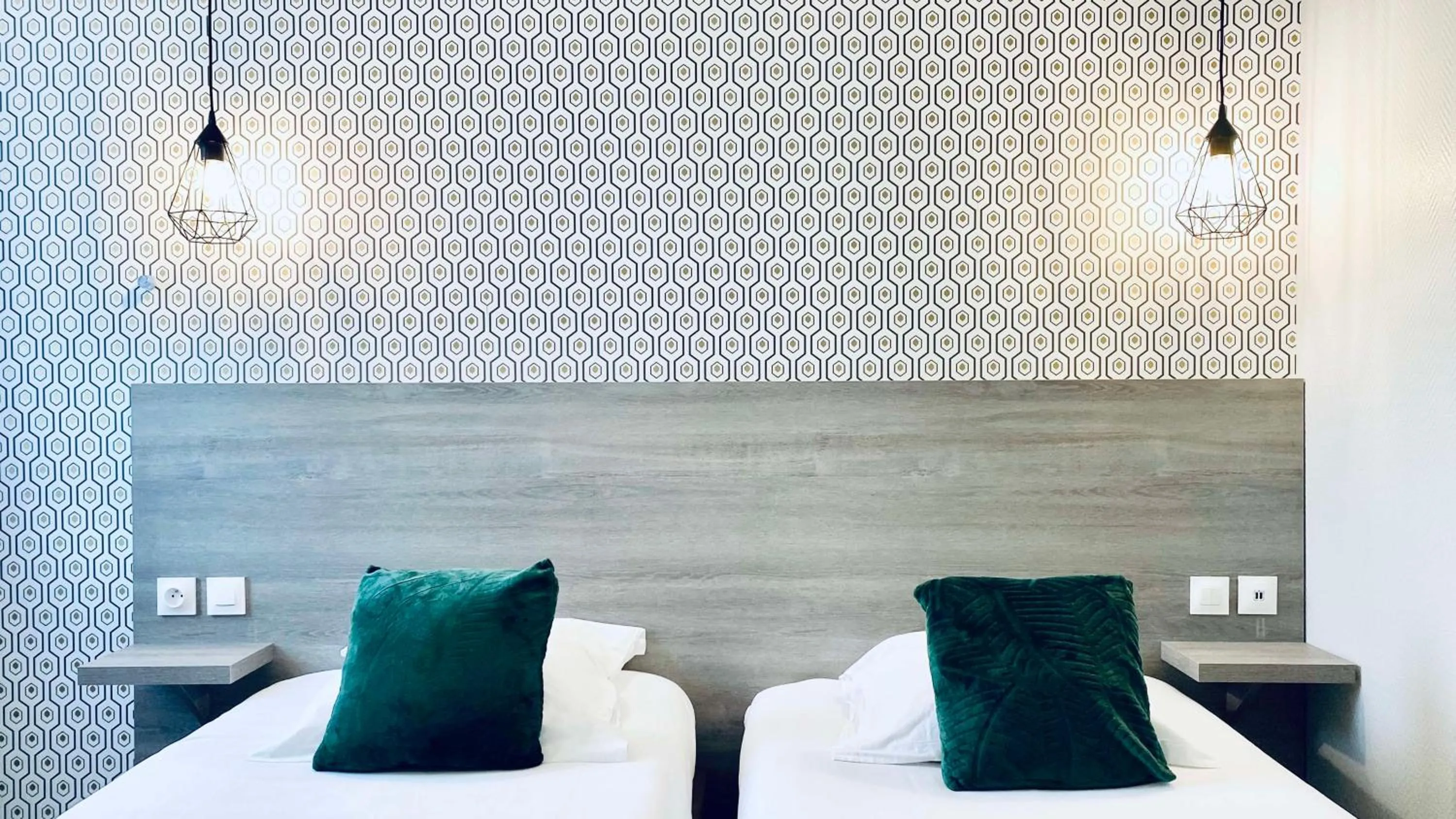 Bedroom, Bed in Sure Hotel by Best Western Rouvignies Valenciennes