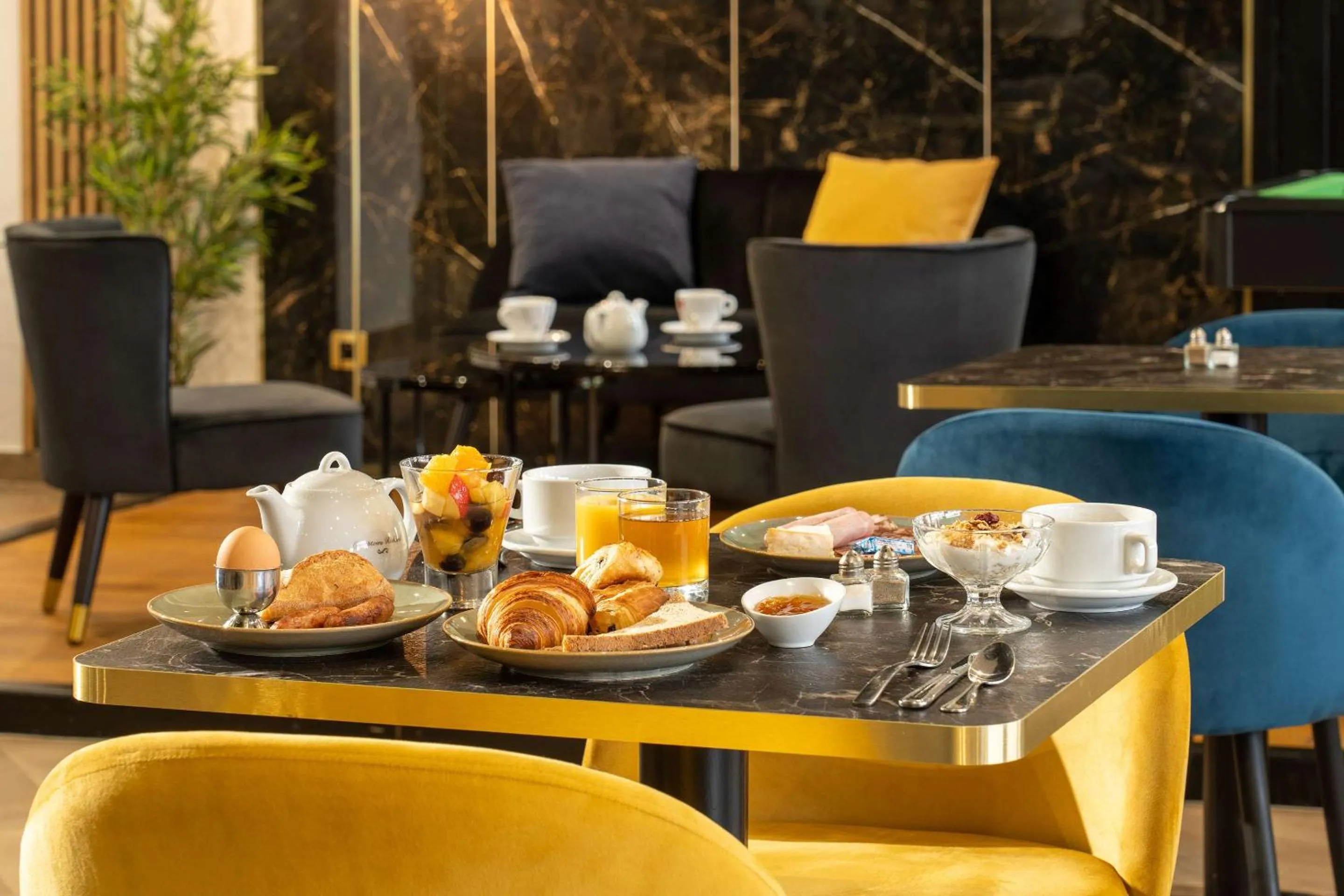 Breakfast in Sure Hotel by Best Western Rouvignies Valenciennes