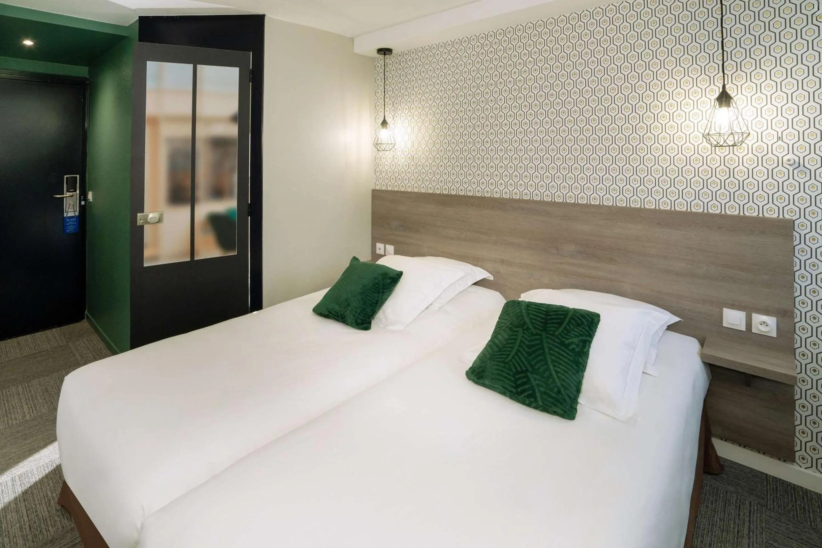 Bedroom, Bed in Sure Hotel by Best Western Rouvignies Valenciennes