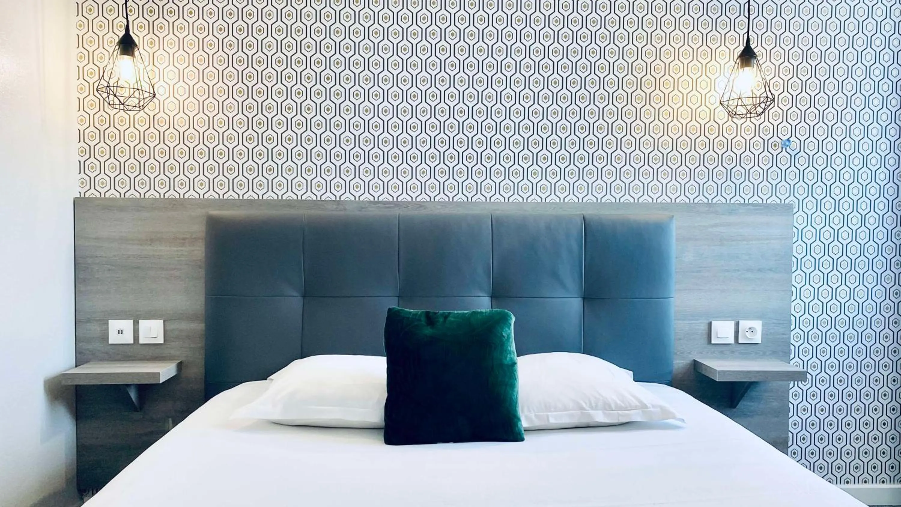 Bedroom, Bed in Sure Hotel by Best Western Rouvignies Valenciennes