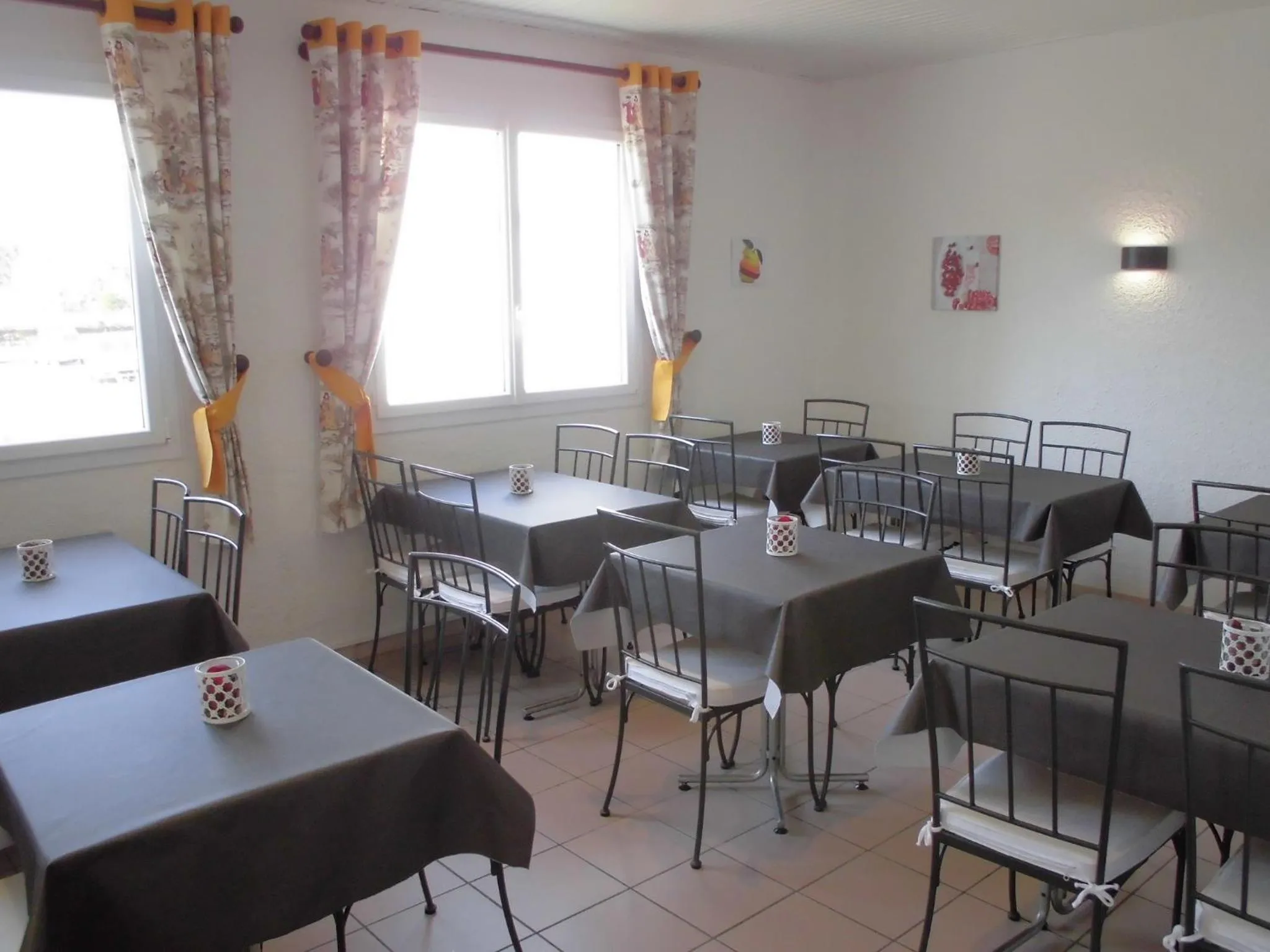 Dining area in Cit'Hotel Le Challans