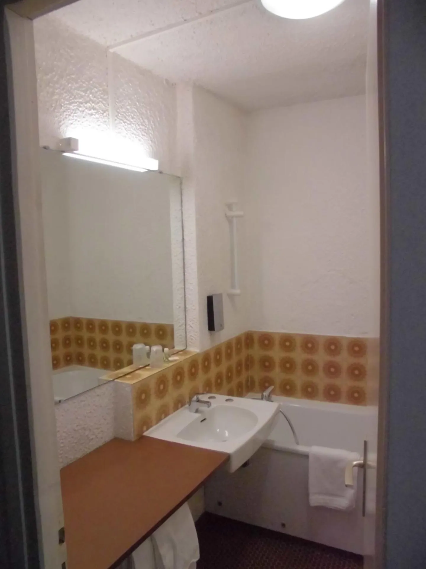 Bathroom in Cit'Hotel Le Challans